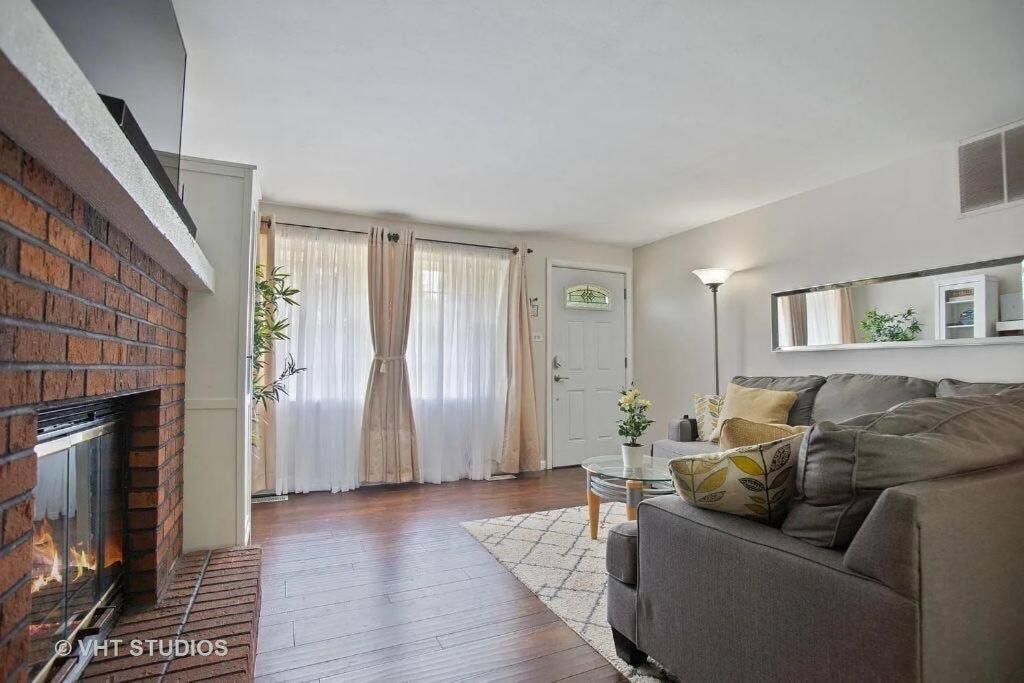 Three-Bedroom House photo 2