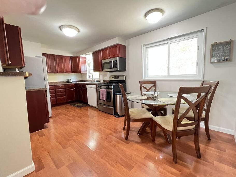 Three-Bedroom House photo 3