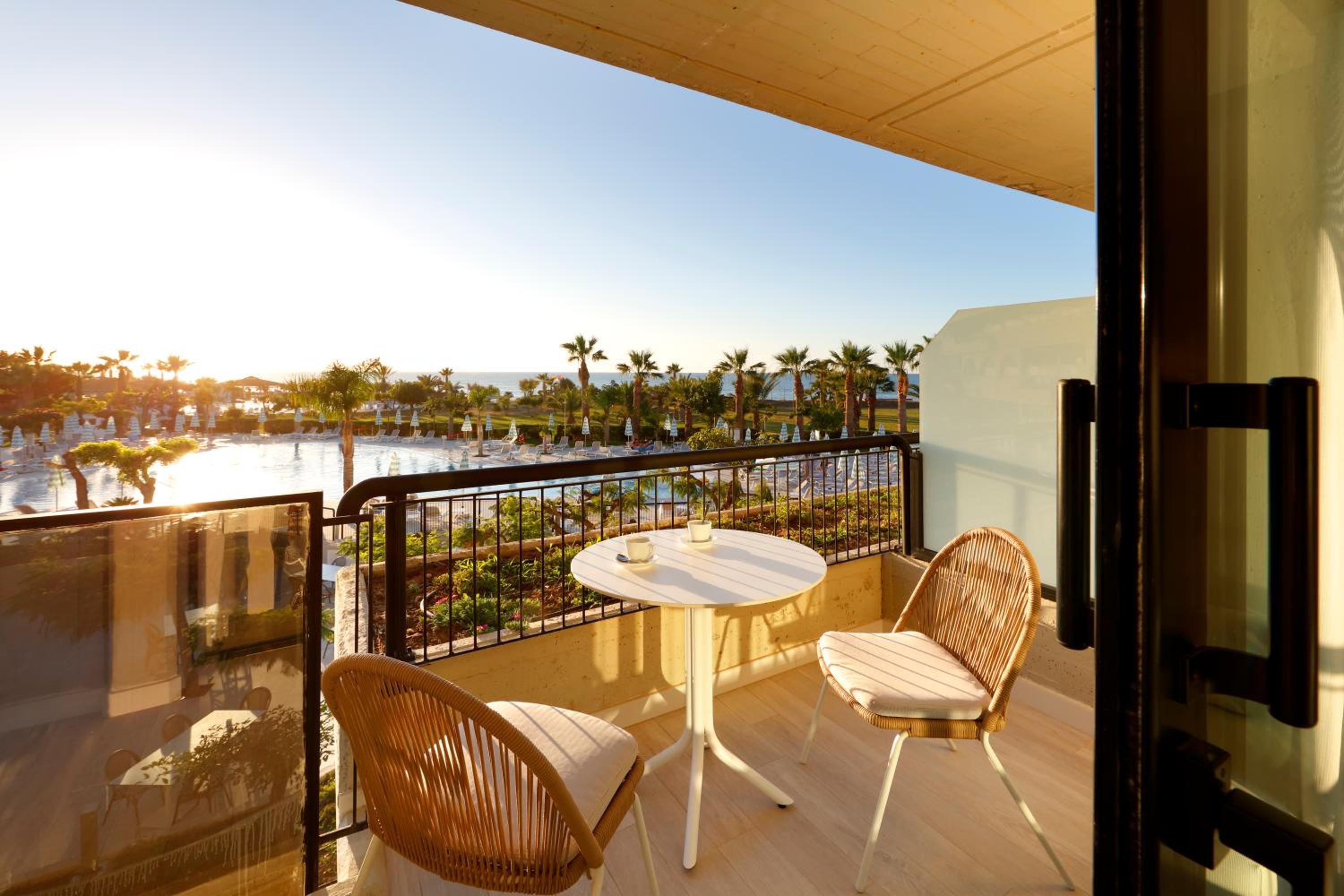 Deluxe Room with Sea View