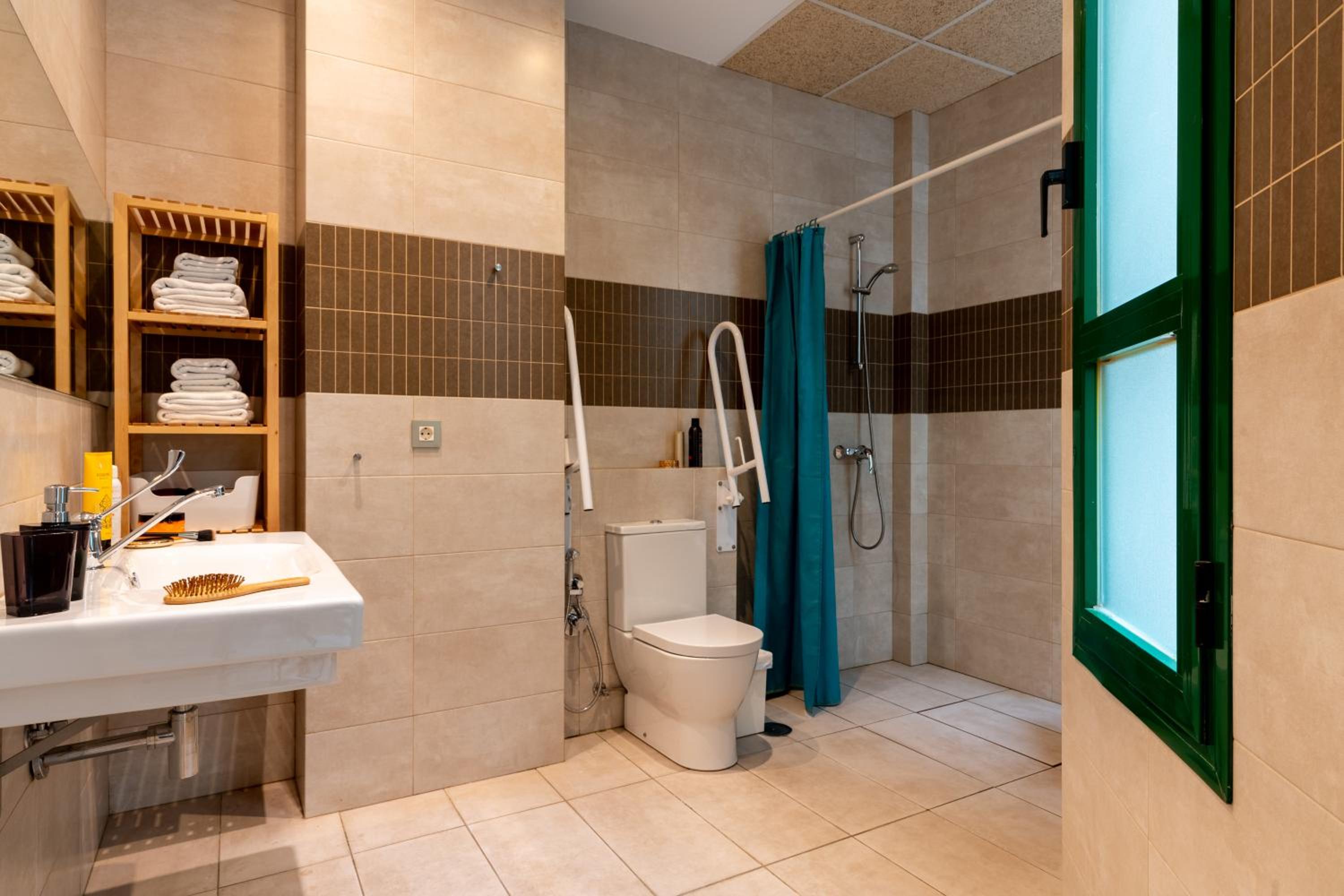 One-Bedroom Apartment - Photo 4