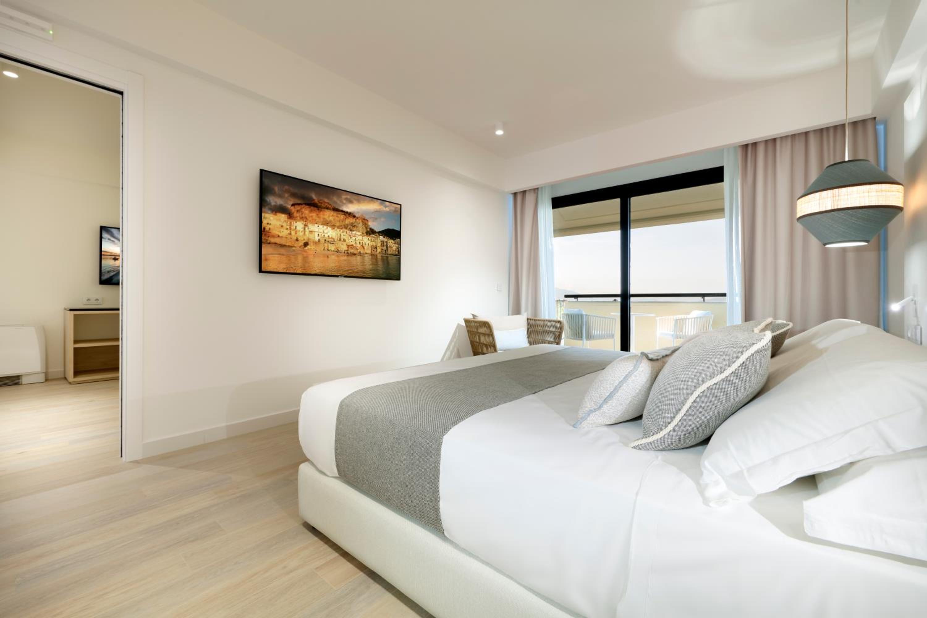 Suite with Sea View thumbnail 5