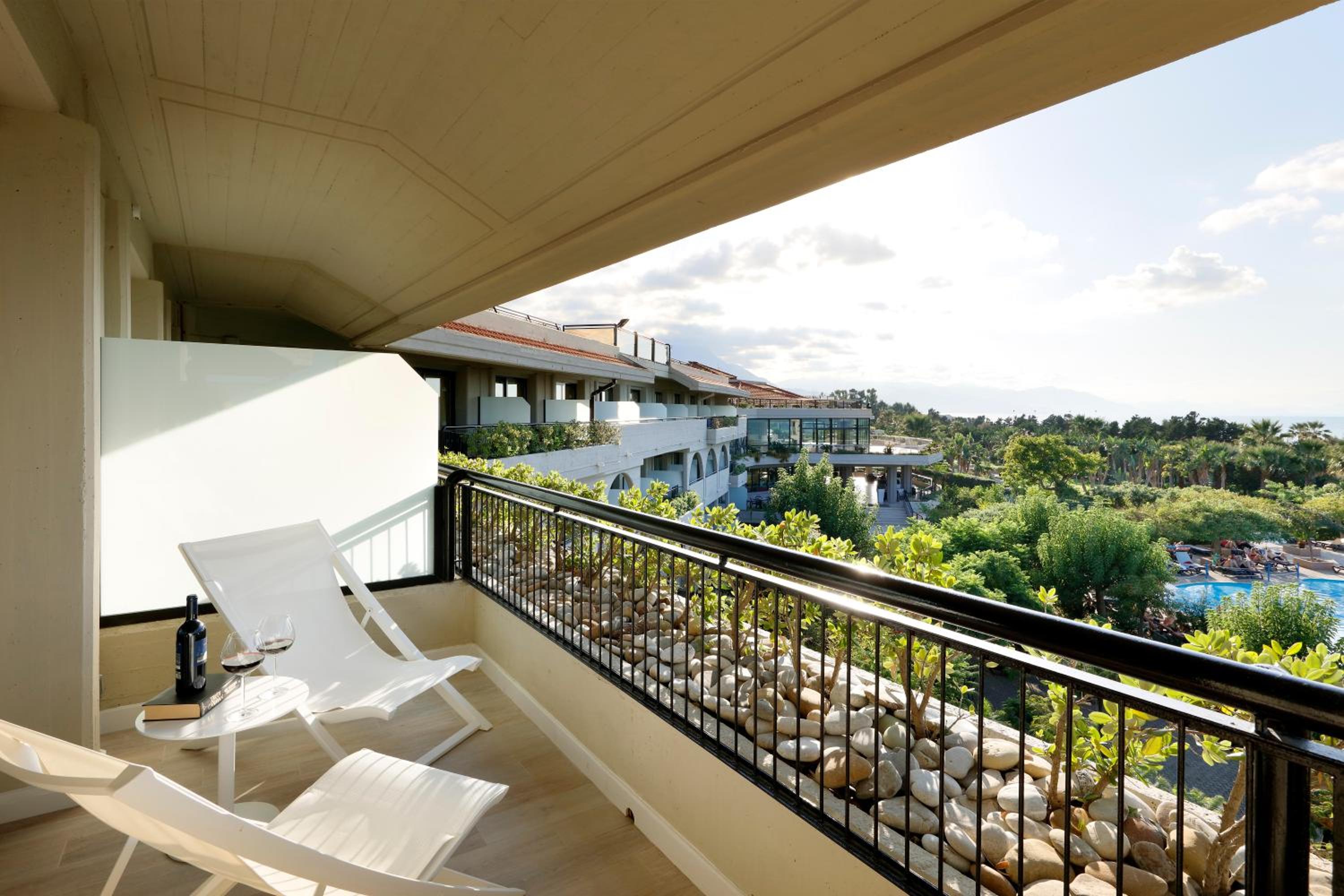 Suite With Sea View (2 Adults + 1 Child)