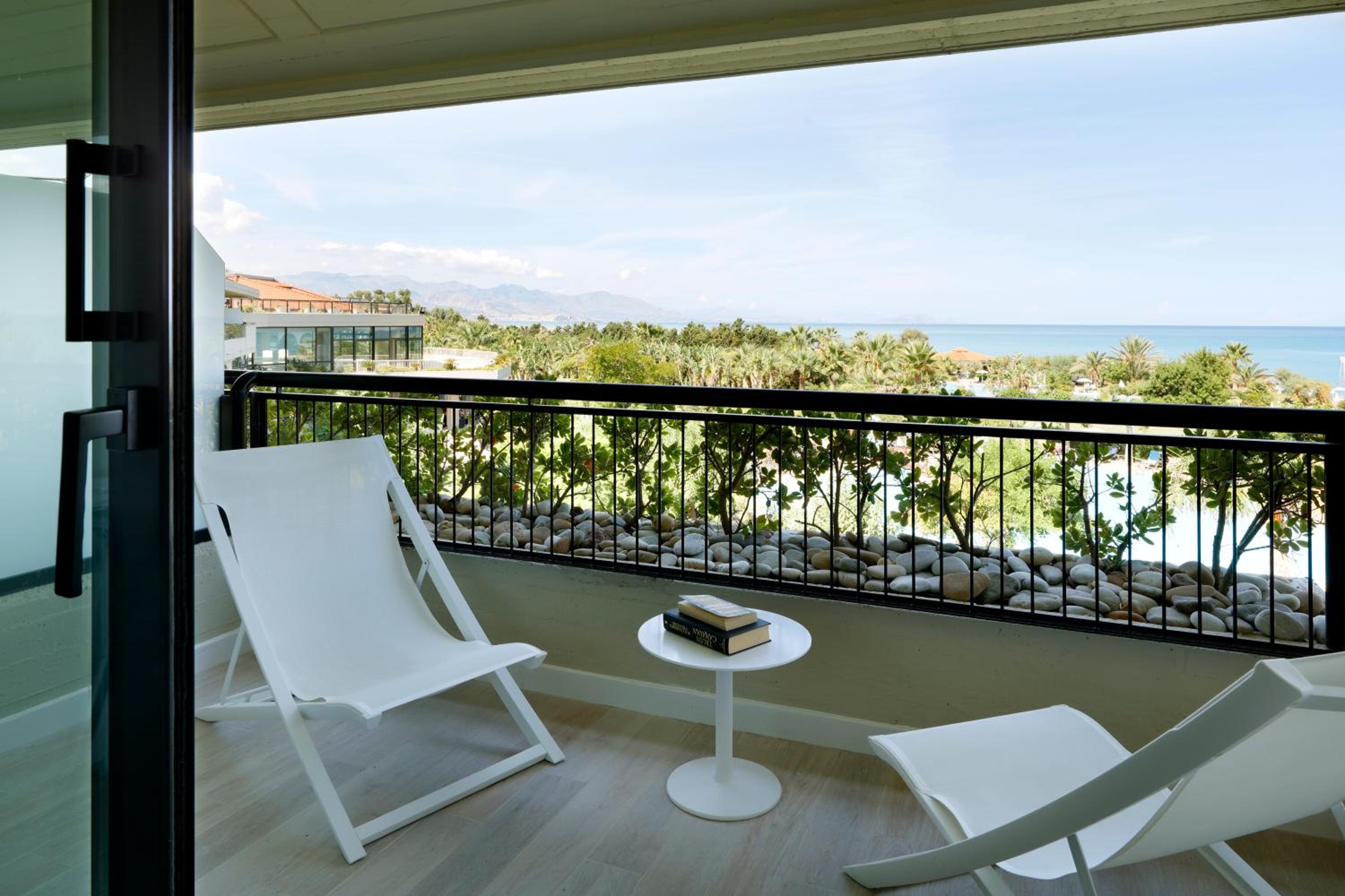 Suite with Sea View thumbnail 6