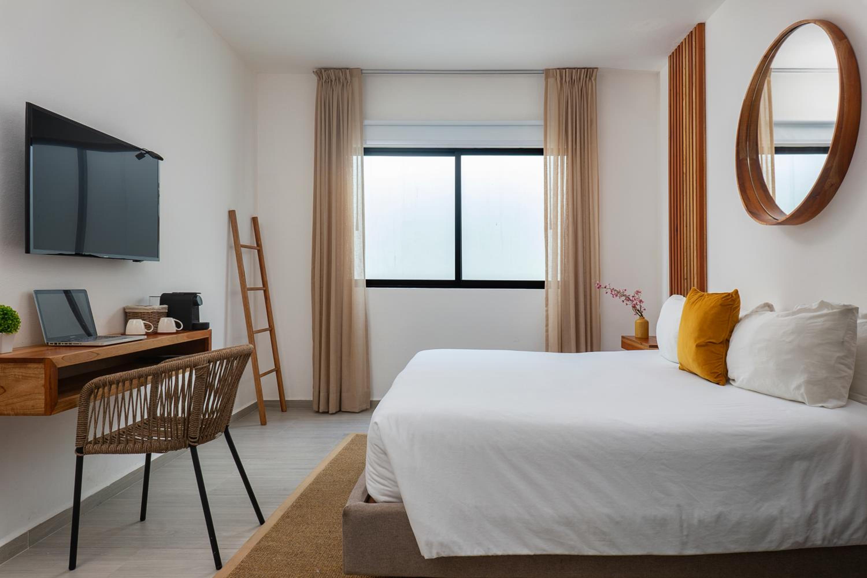 Superior King Room - Photo 5