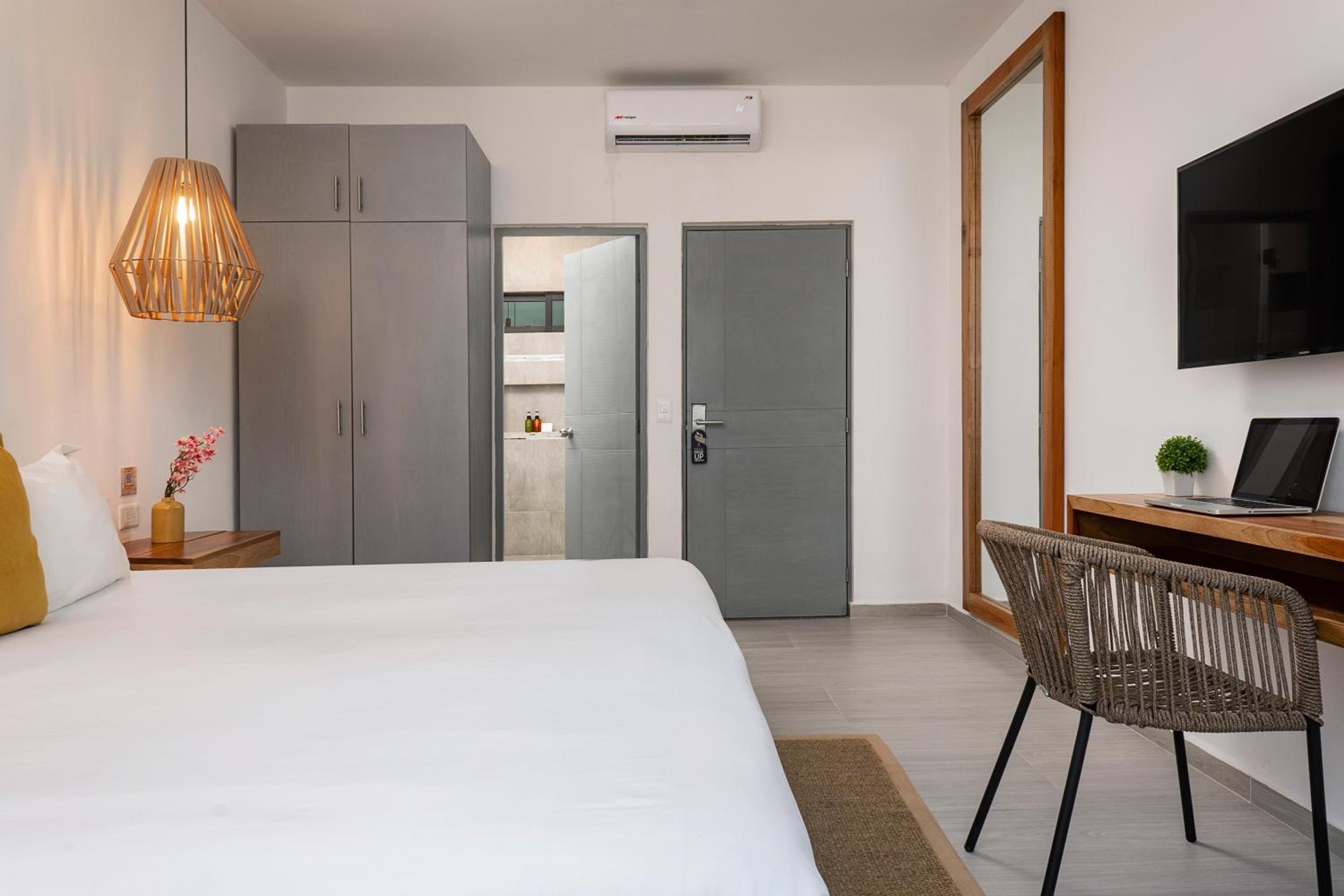 Superior King Room - Photo 4