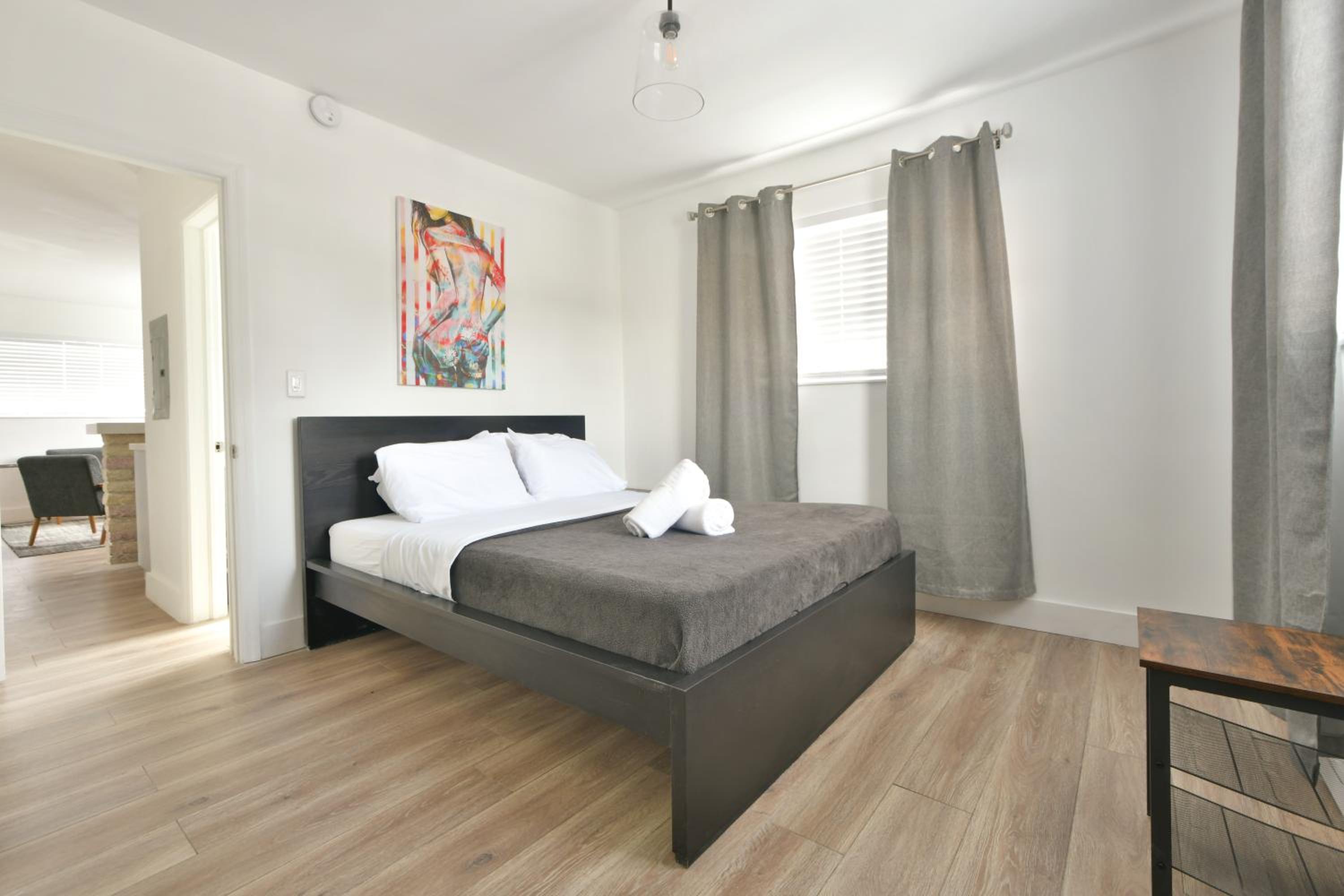 One-Bedroom Apartment photo 1