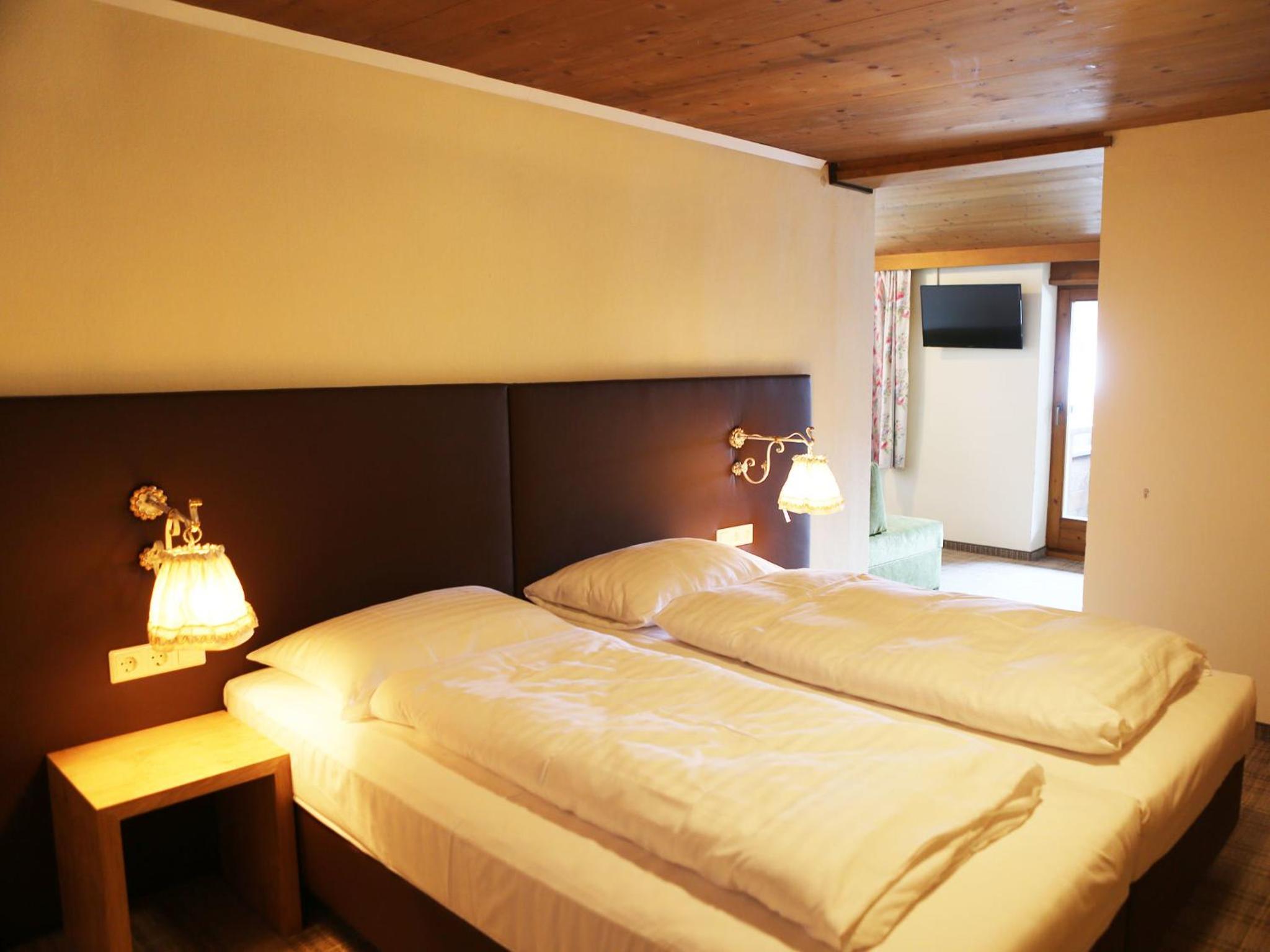 Family Room with Balcony (2 Adults + 1 Child) photo 1