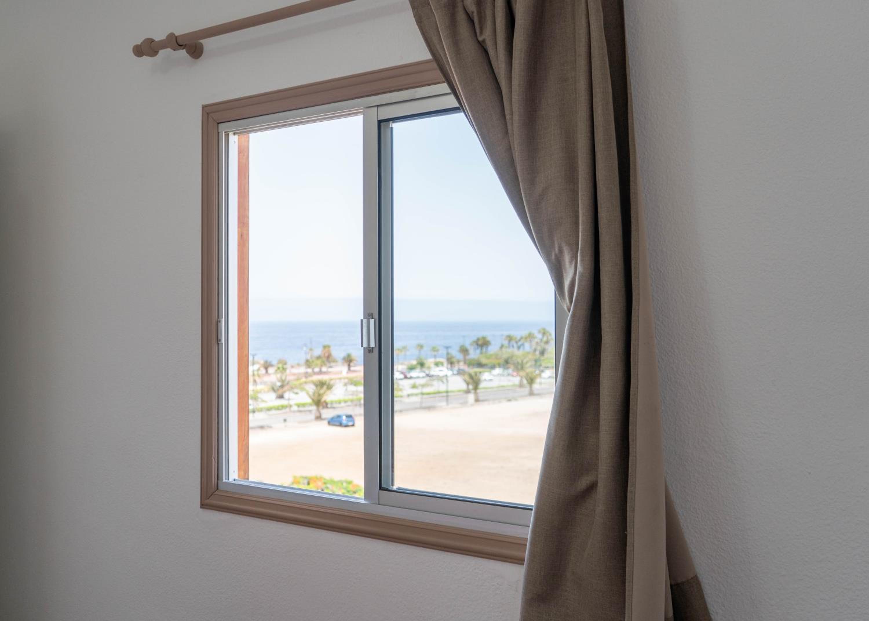 Double or Twin Room with Sea View thumbnail 5