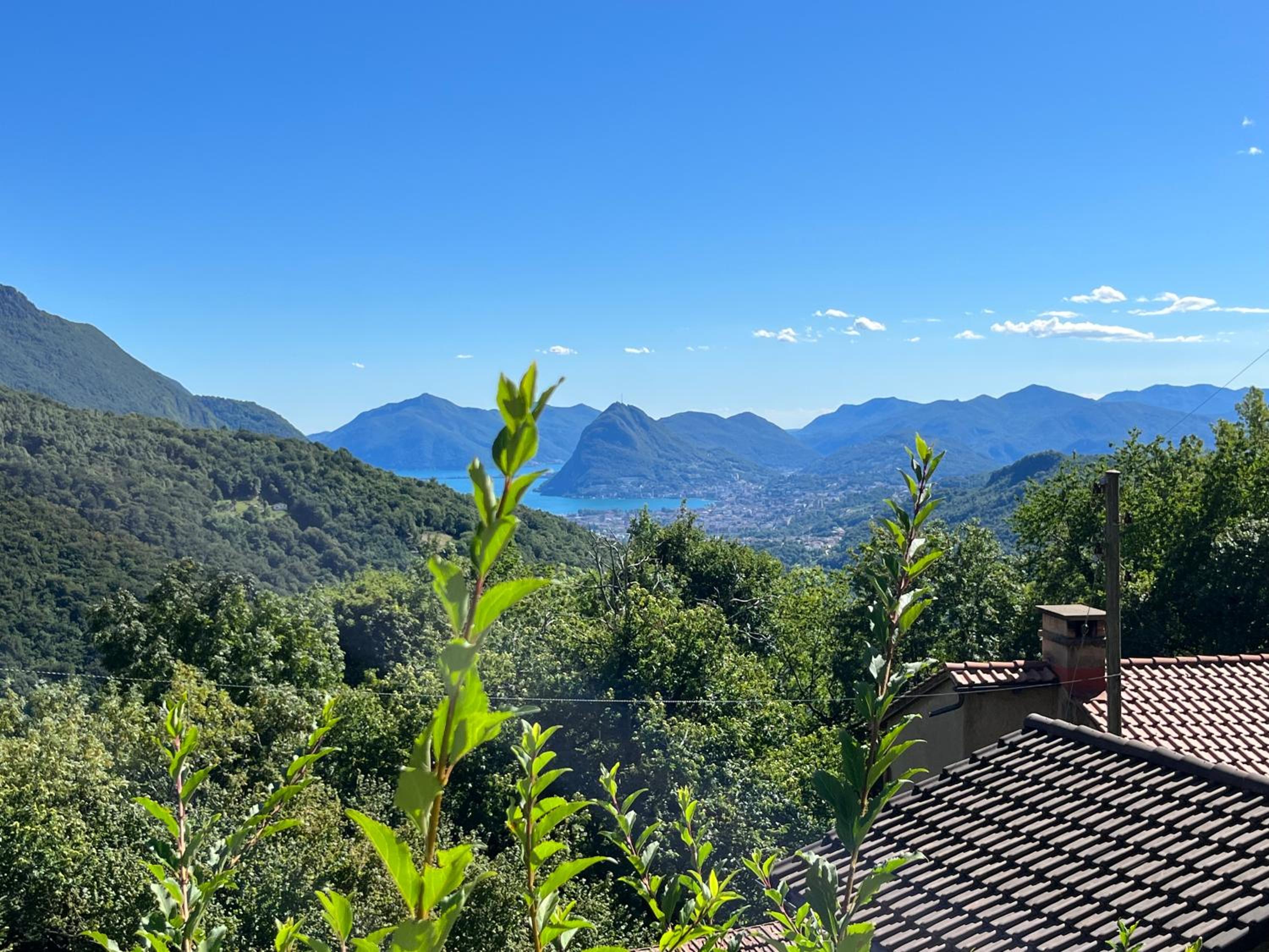Three-Bedroom Apartment with View photo 1