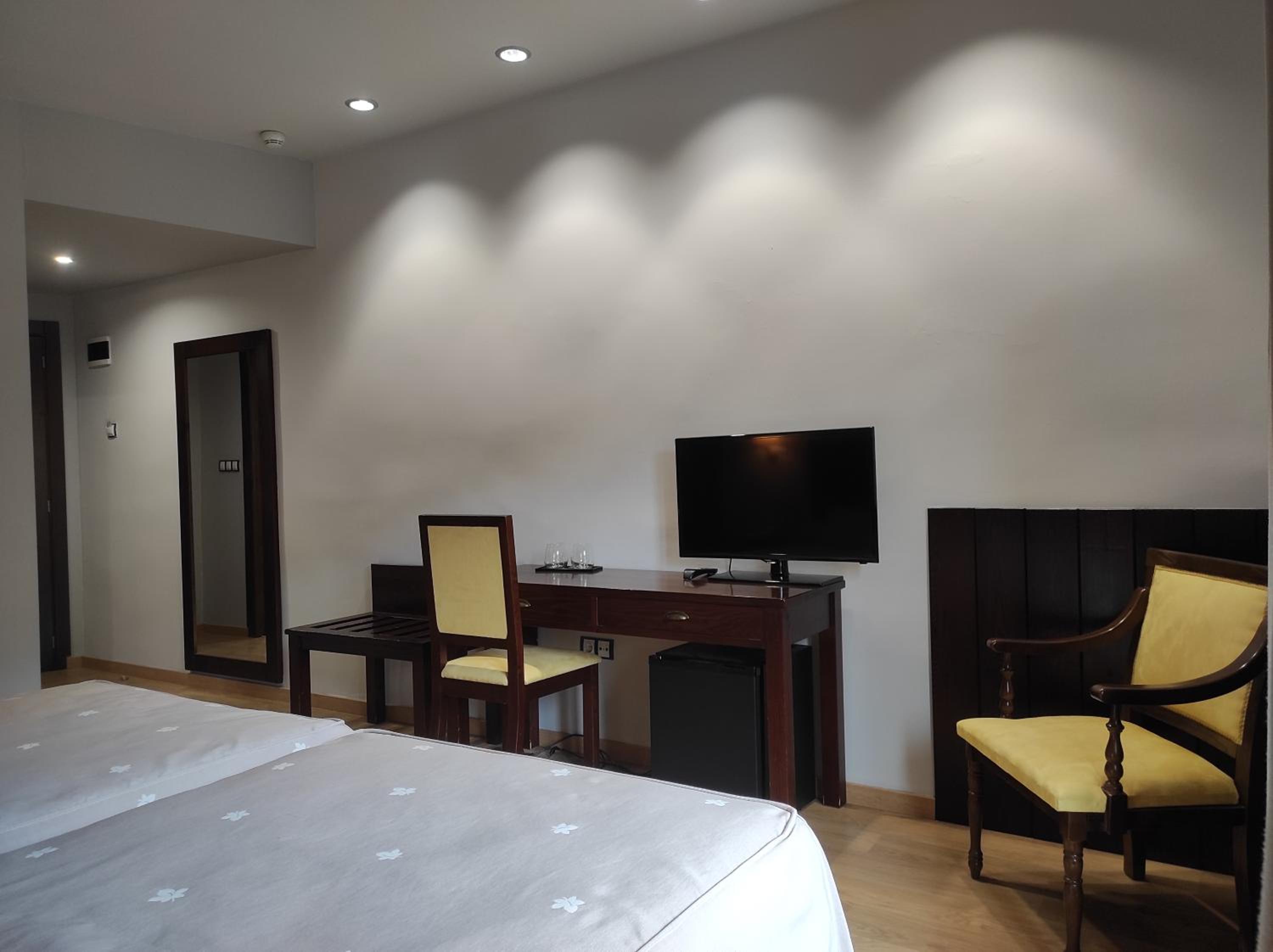 Superior Double or Twin Room with Balcony photo 2