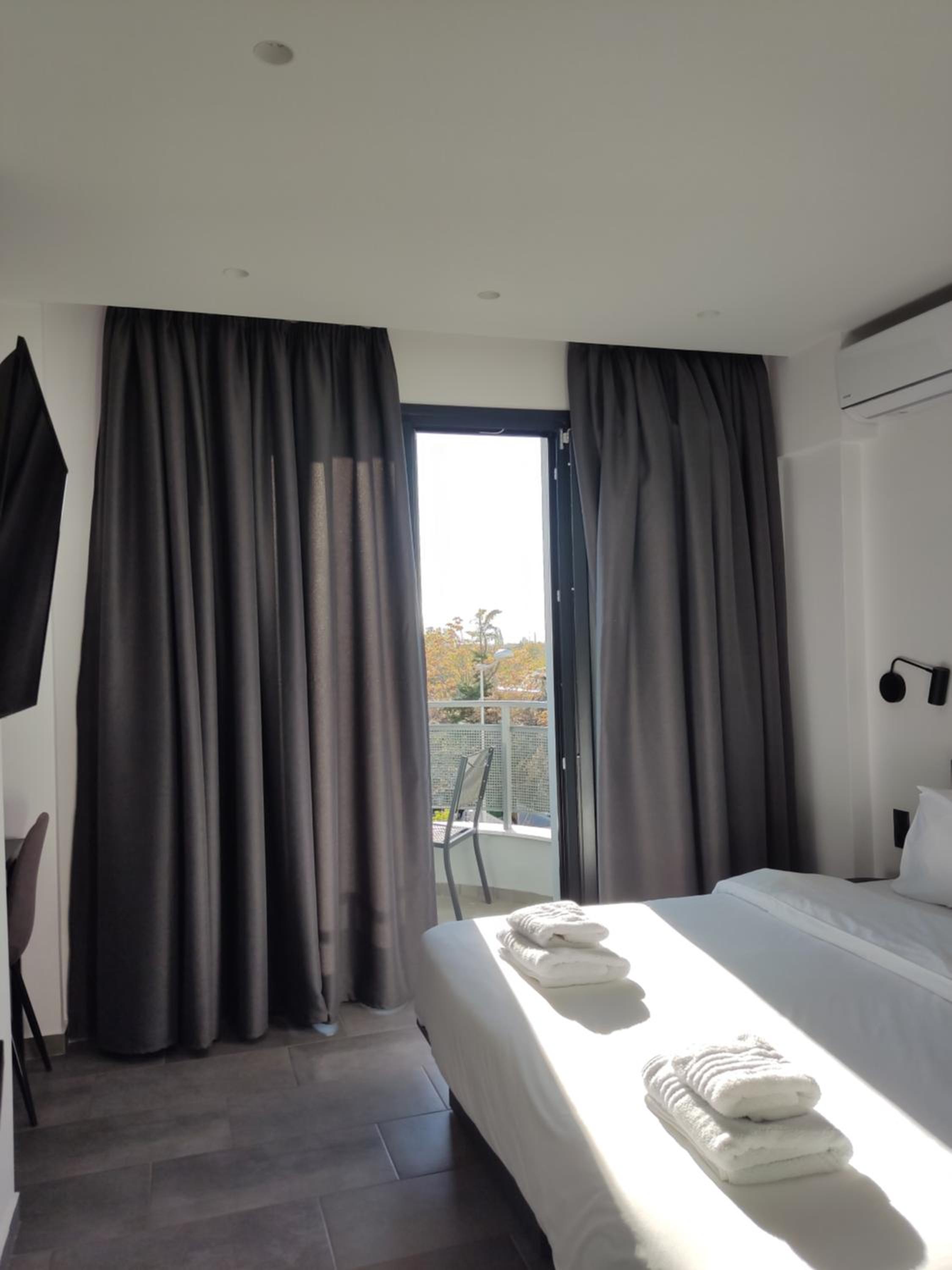 Deluxe Double or Twin Room with Balcony - Photo 3