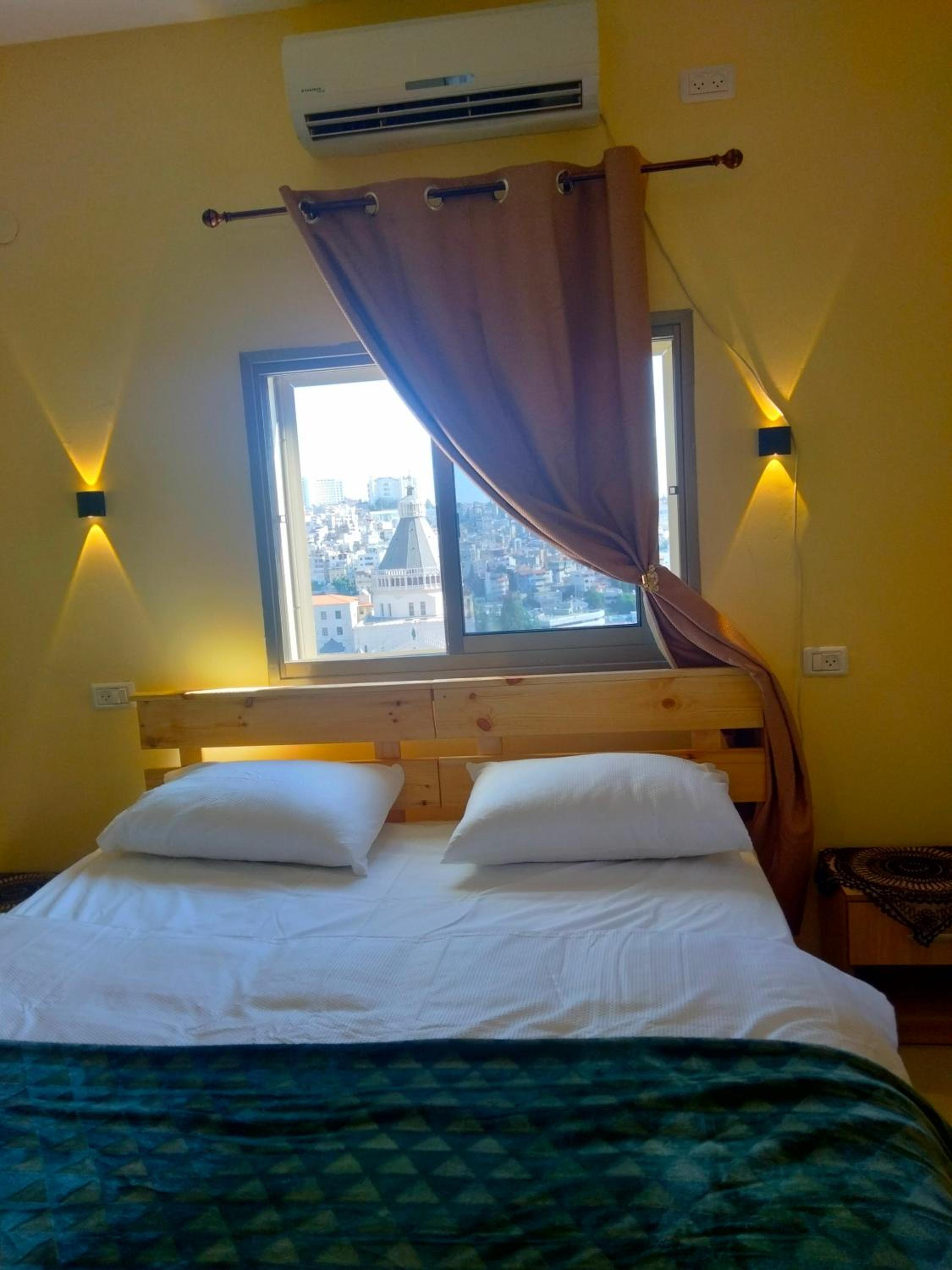8+9 Double Room with Share Bathroom - Photo 2