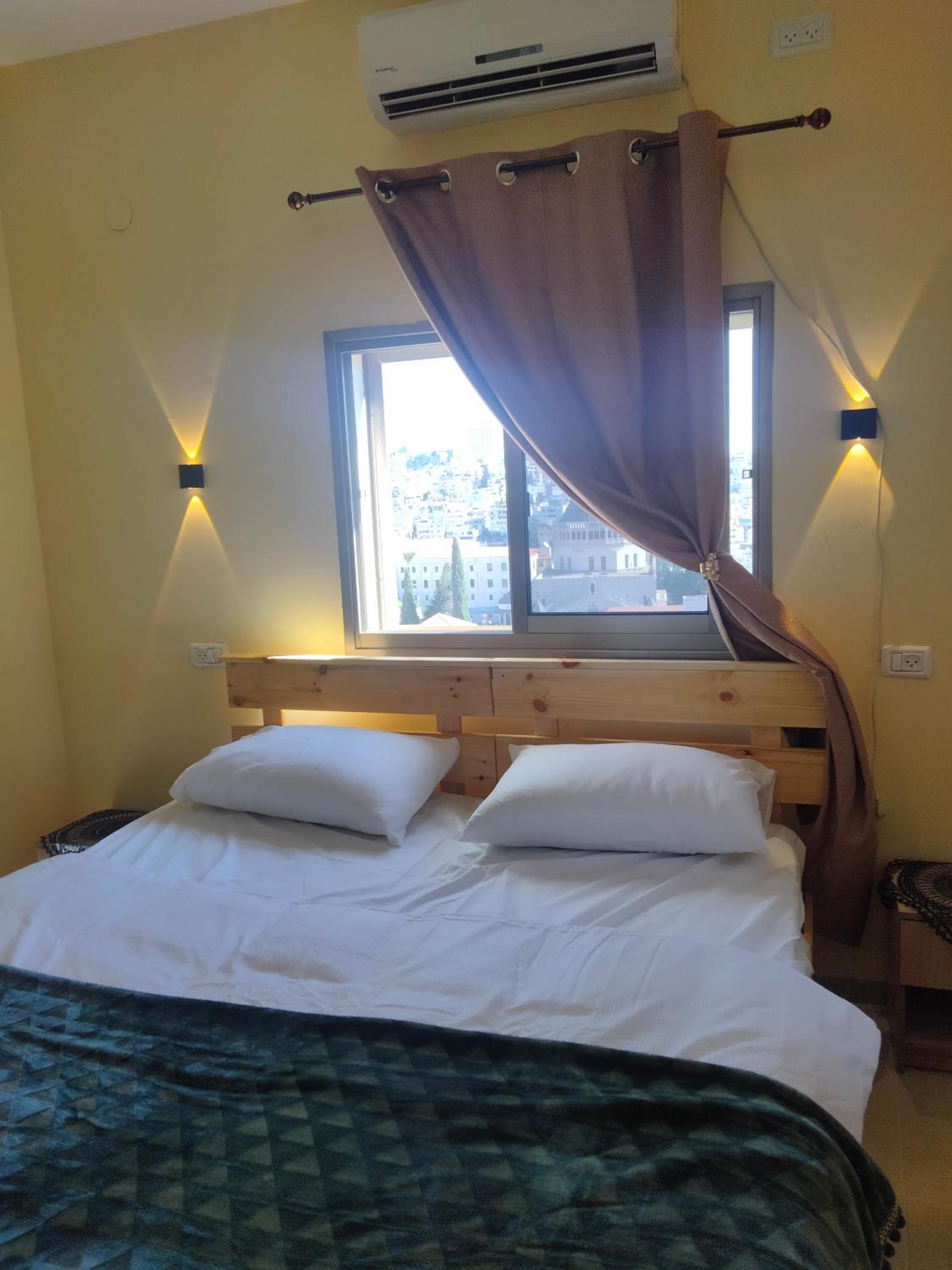 8+9 Double Room with Share Bathroom - Photo 3
