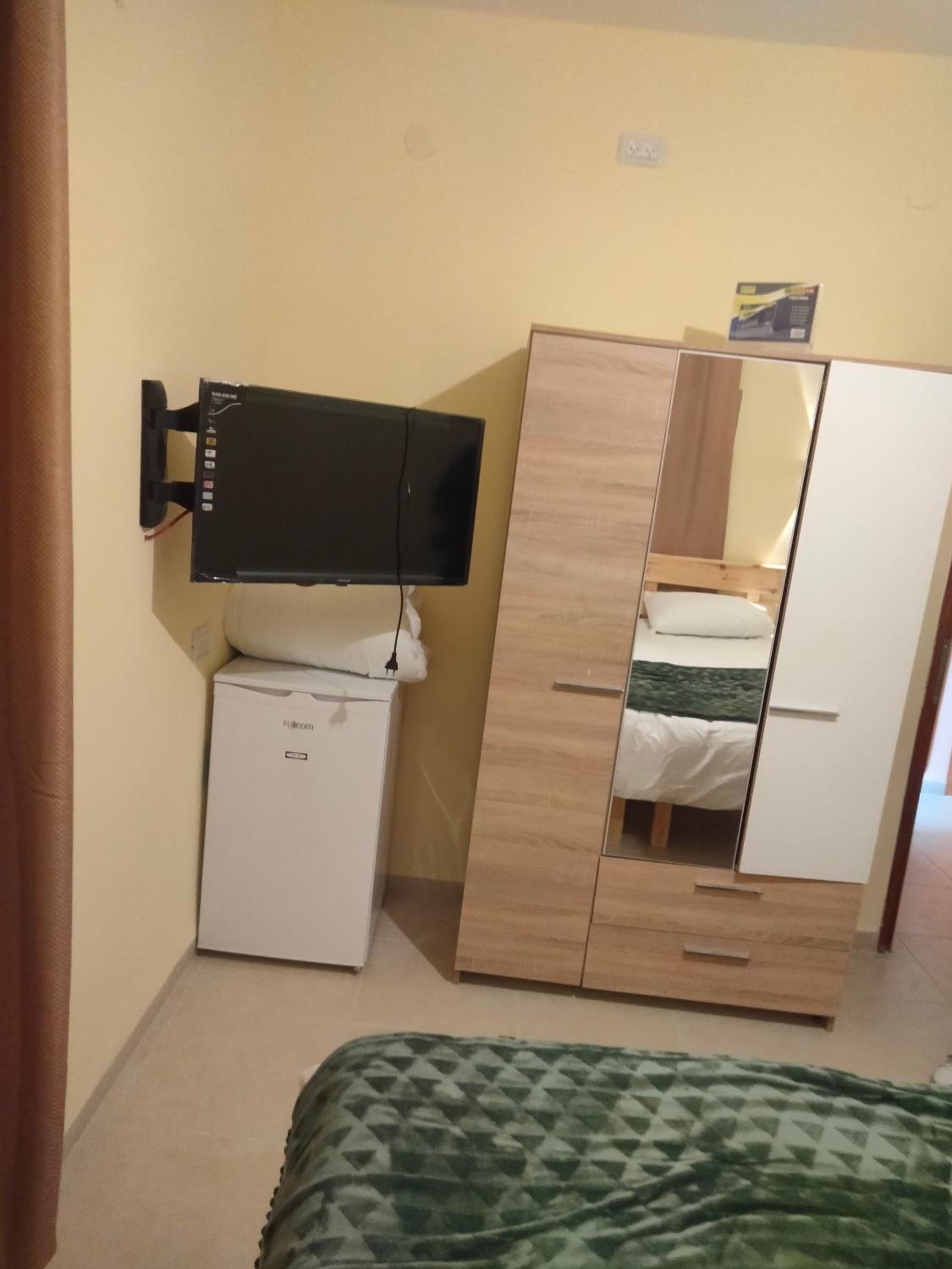 8+9 Double Room with Share Bathroom - Photo 5