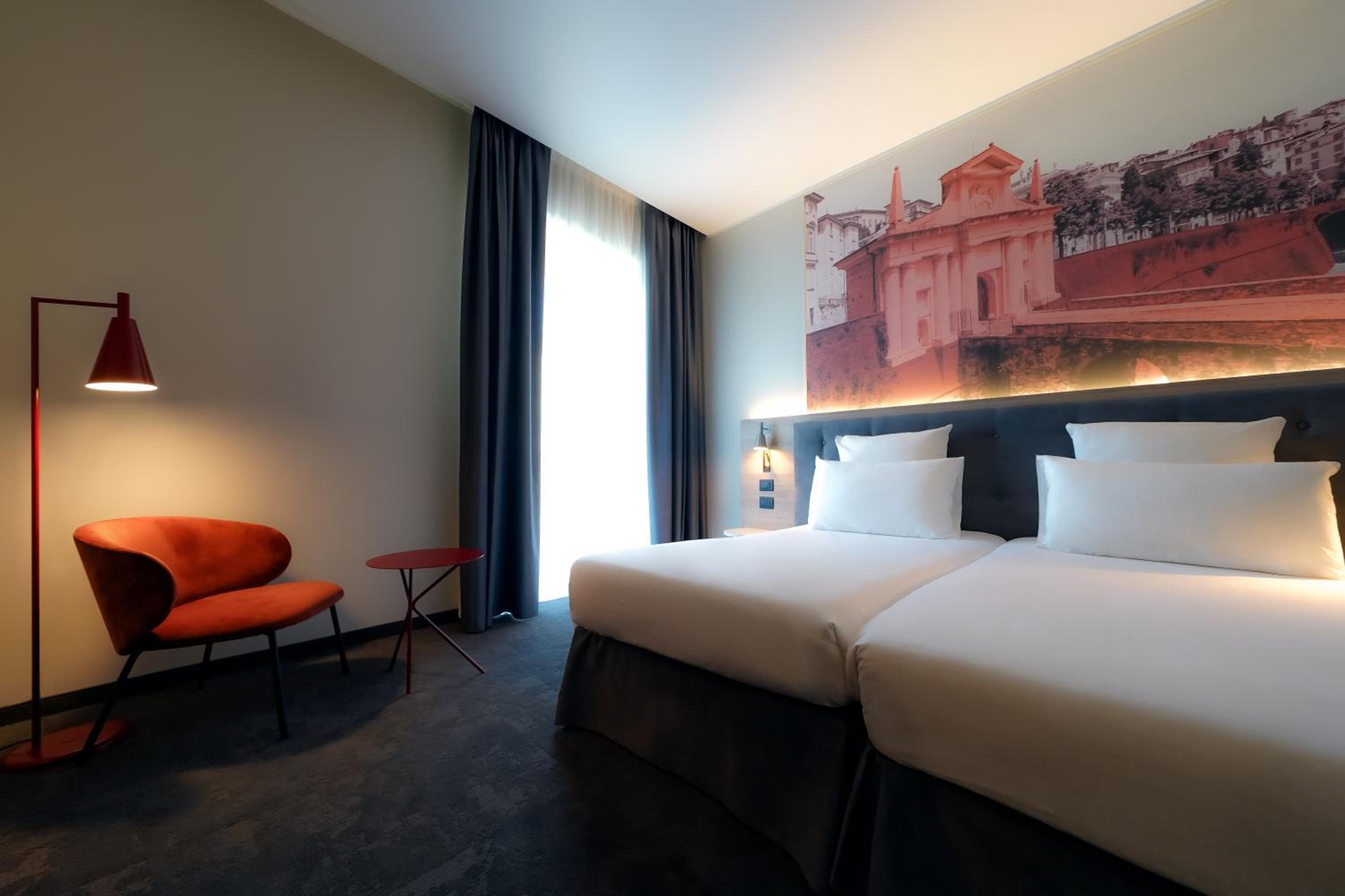 Standard Twin Room - Photo 2