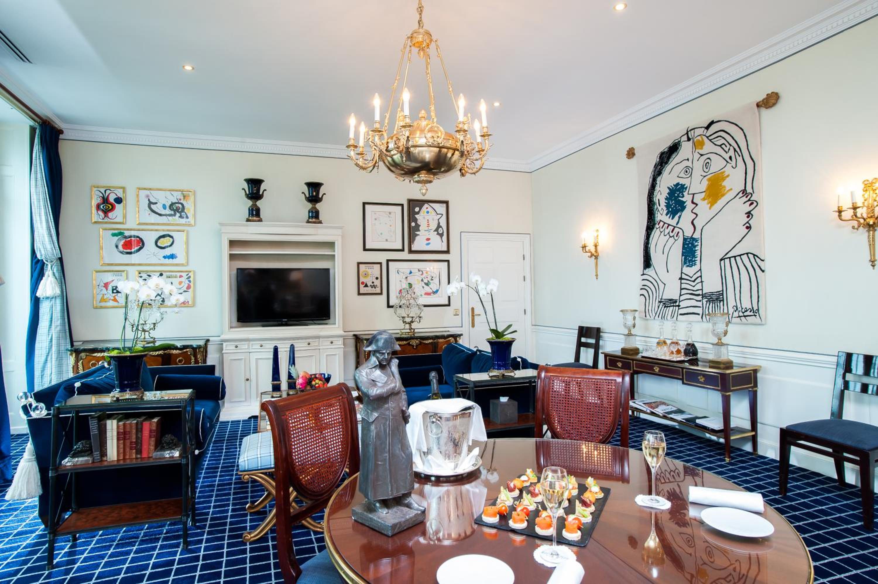 Presidential Suite with Lake View
