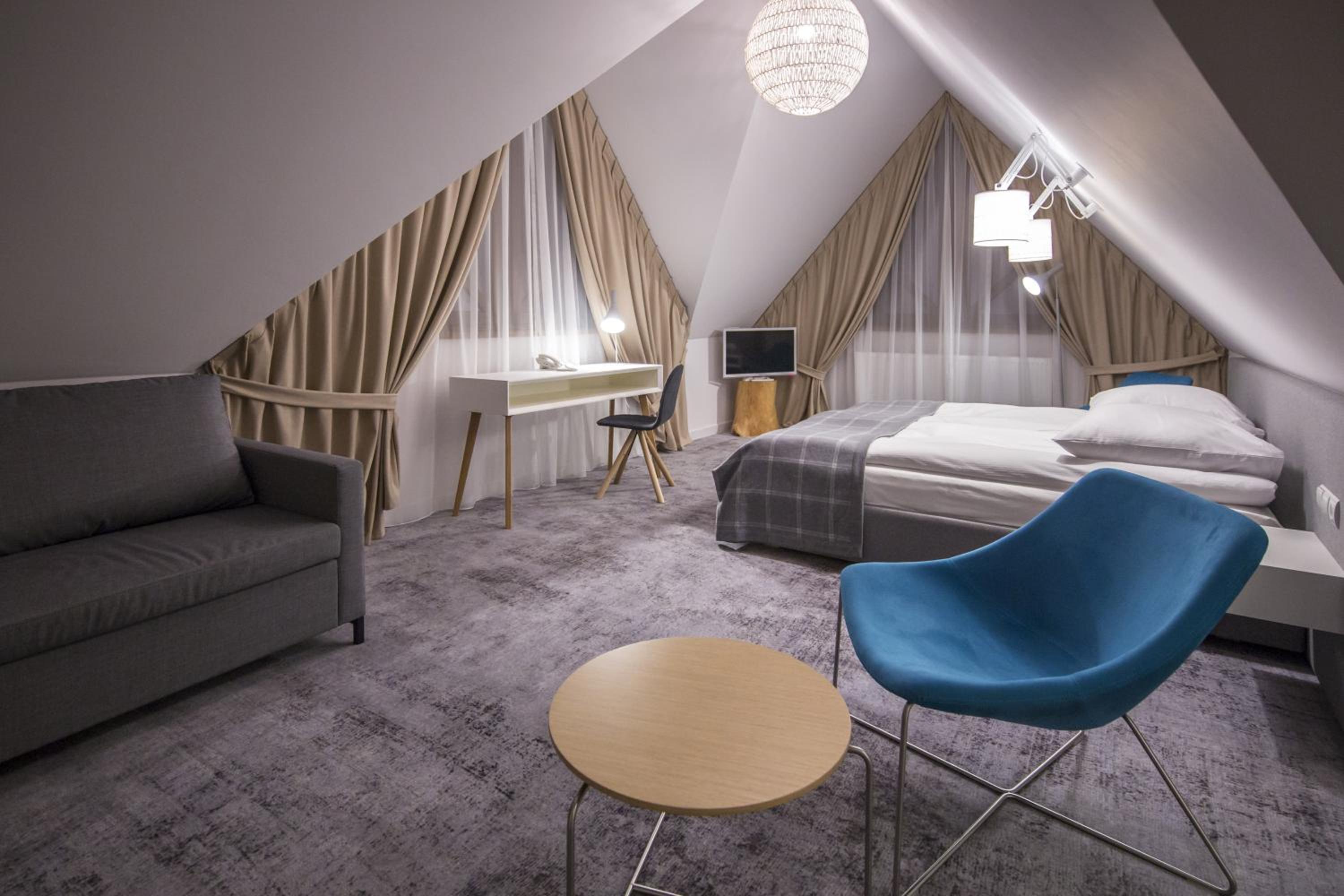Deluxe Double Room (2 Adults + 1 Child) photo 1