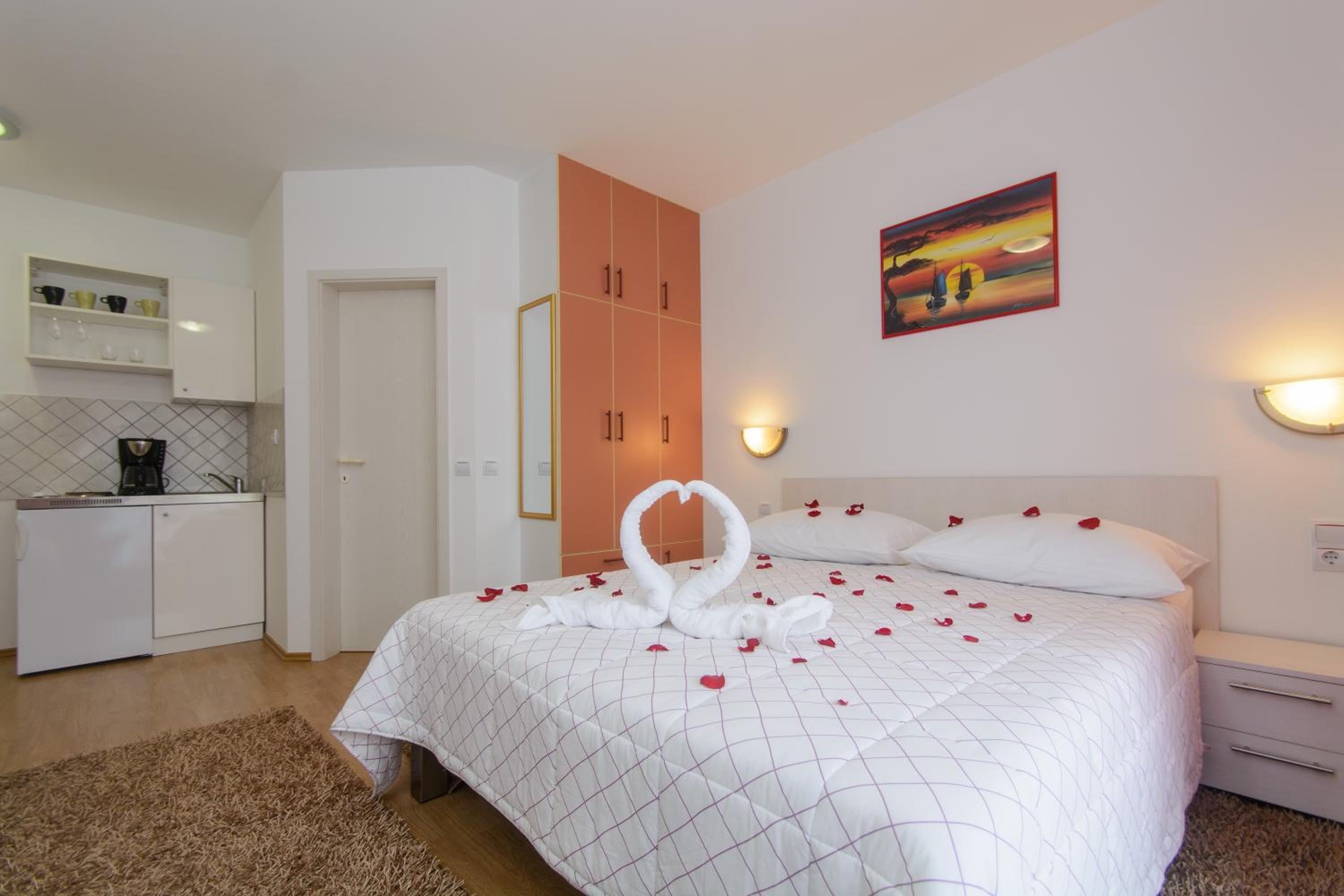 Studio Apartment with Sea View - Photo 10