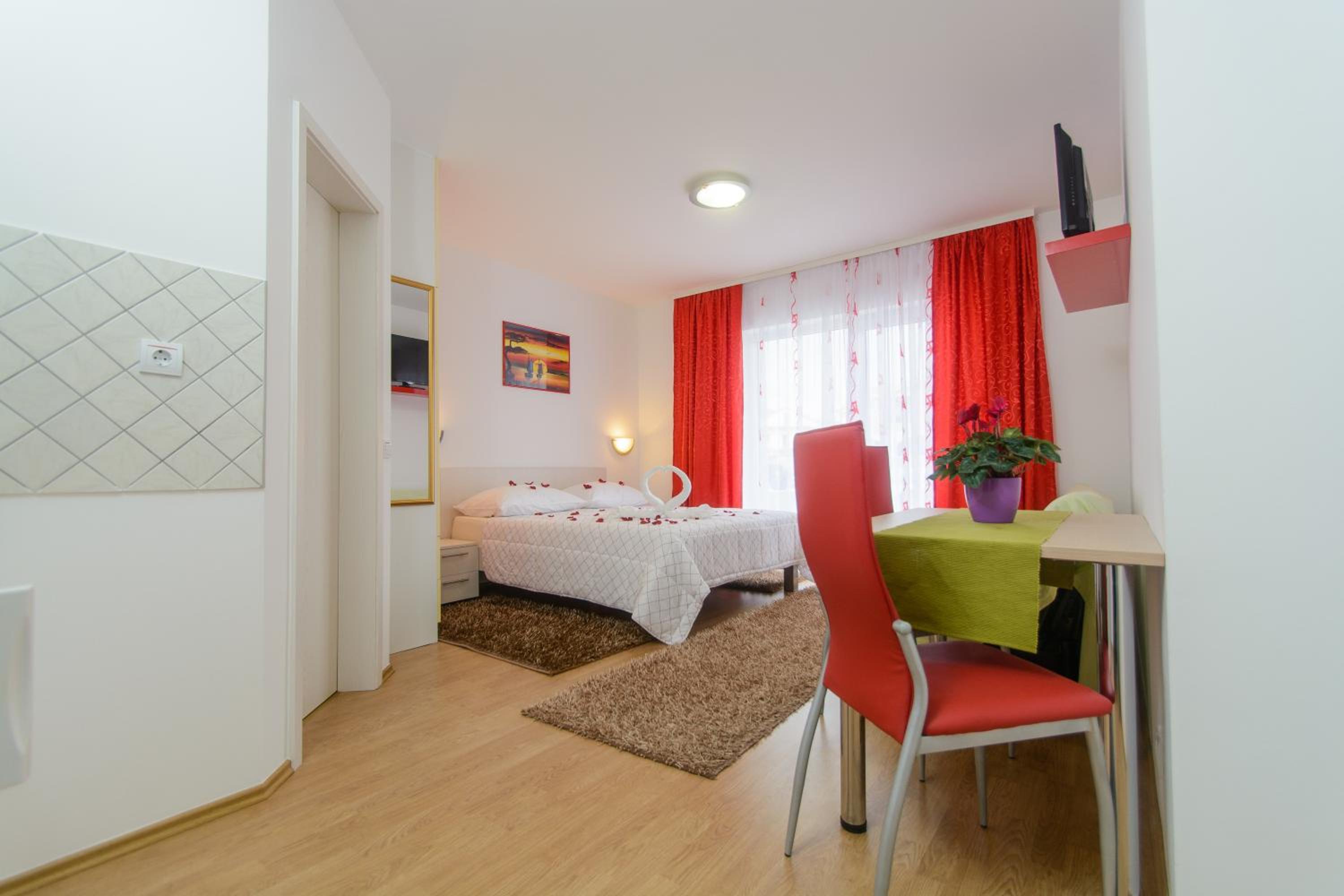 Studio Apartment with Sea View - Photo 1