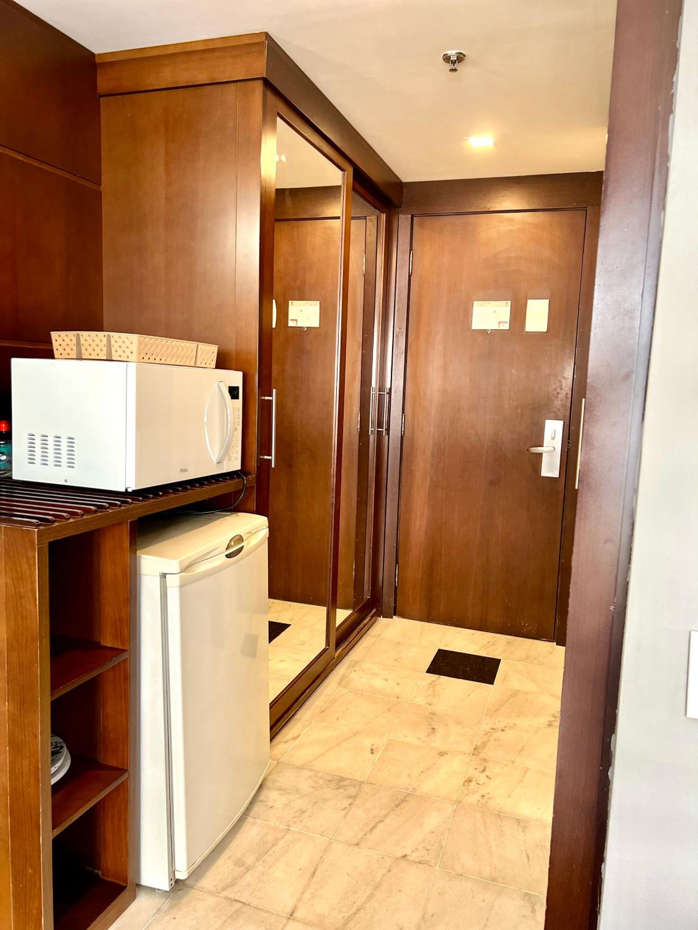 Apartment with Balcony - Photo 5