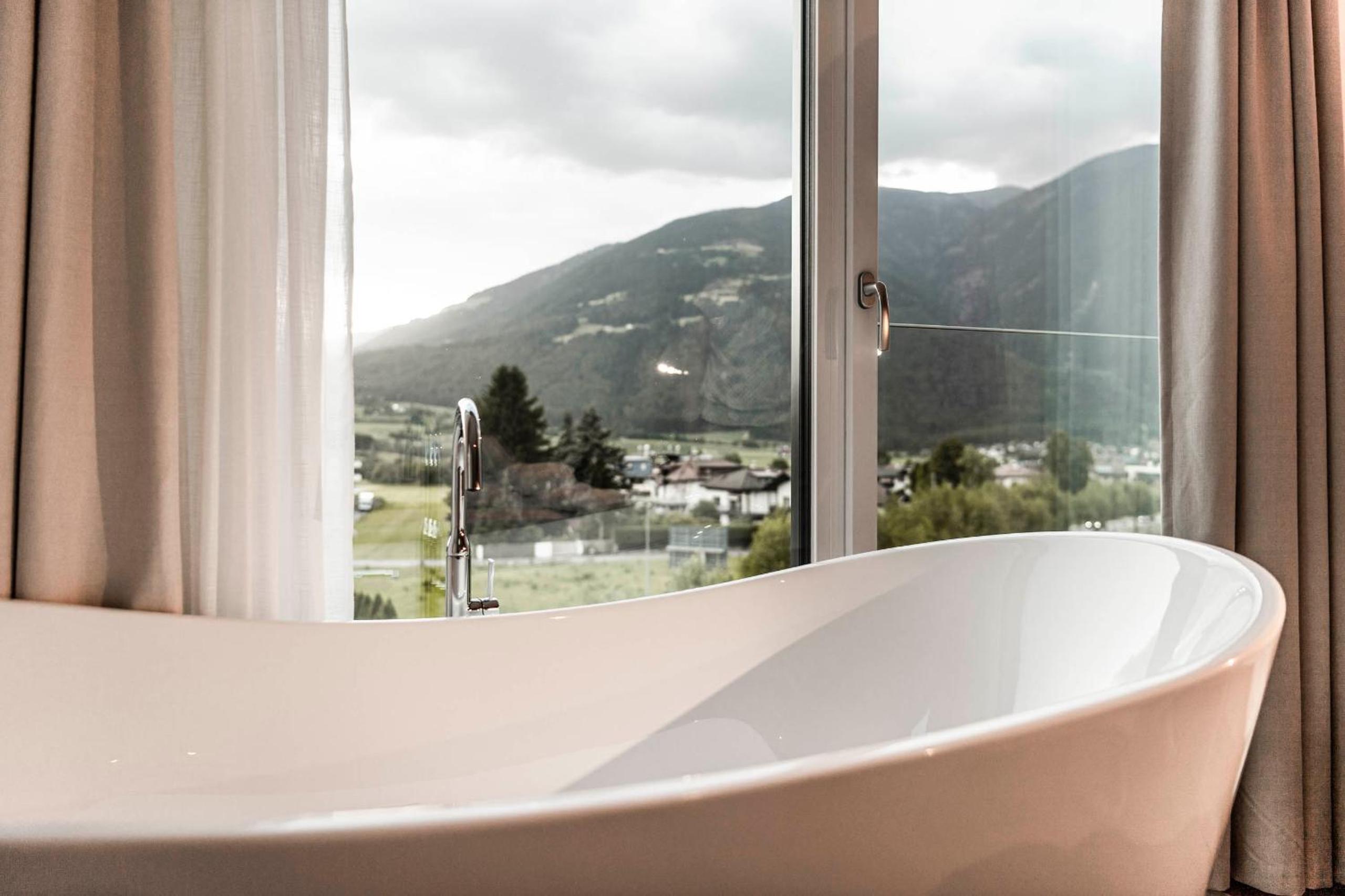Apartment with Mountain View photo 3
