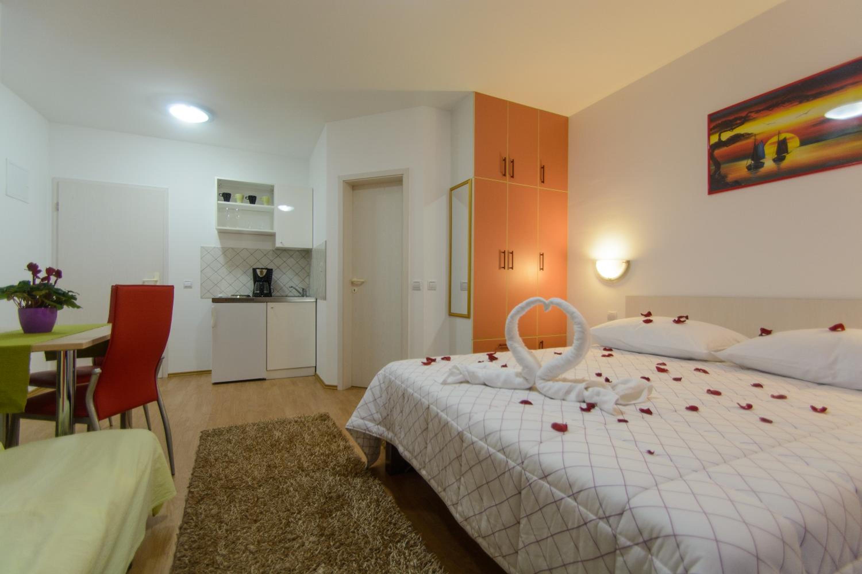 Studio Apartment with Sea View - Photo 5