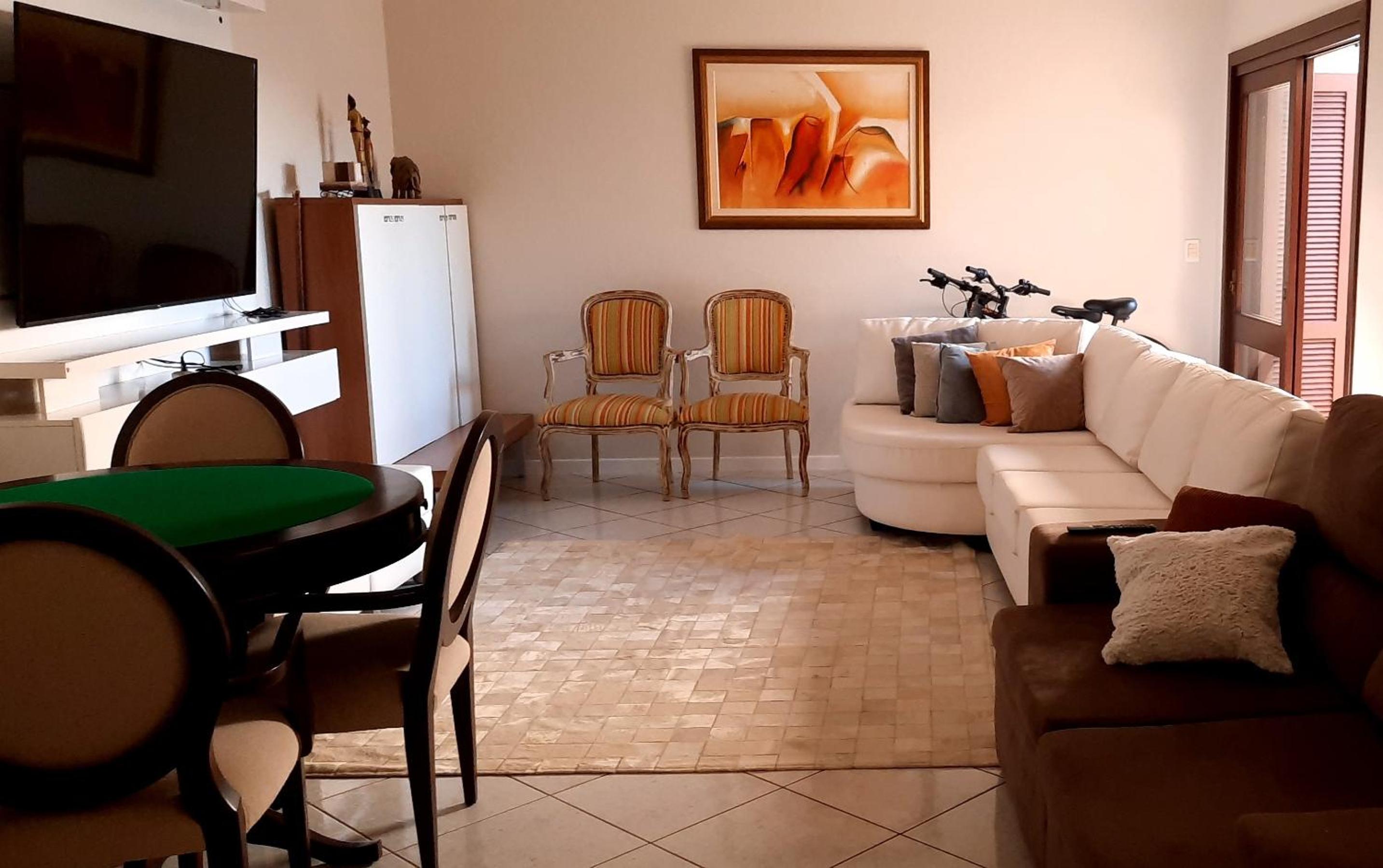 Five-Bedroom House photo 1