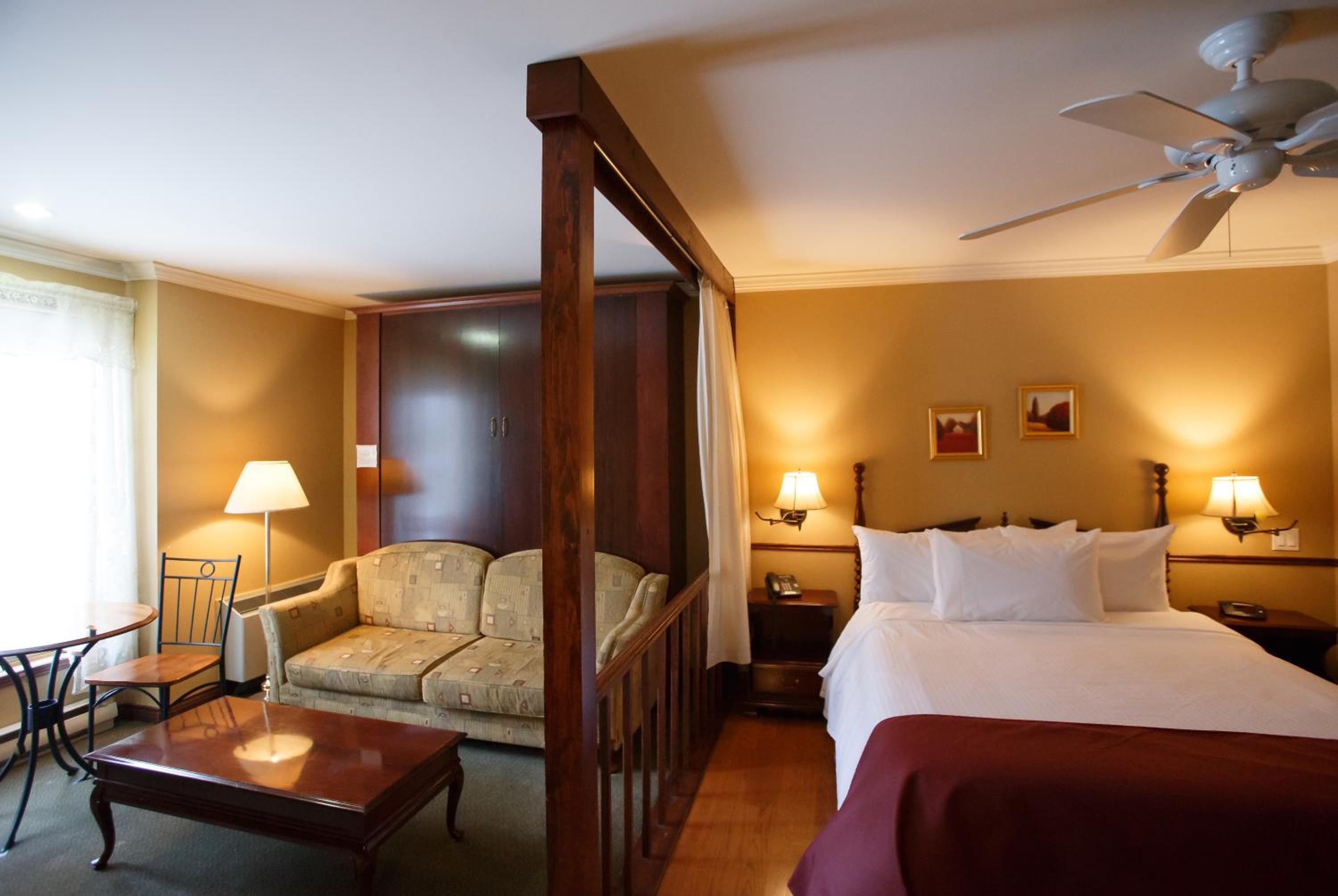 Queen Suite - Photo 2