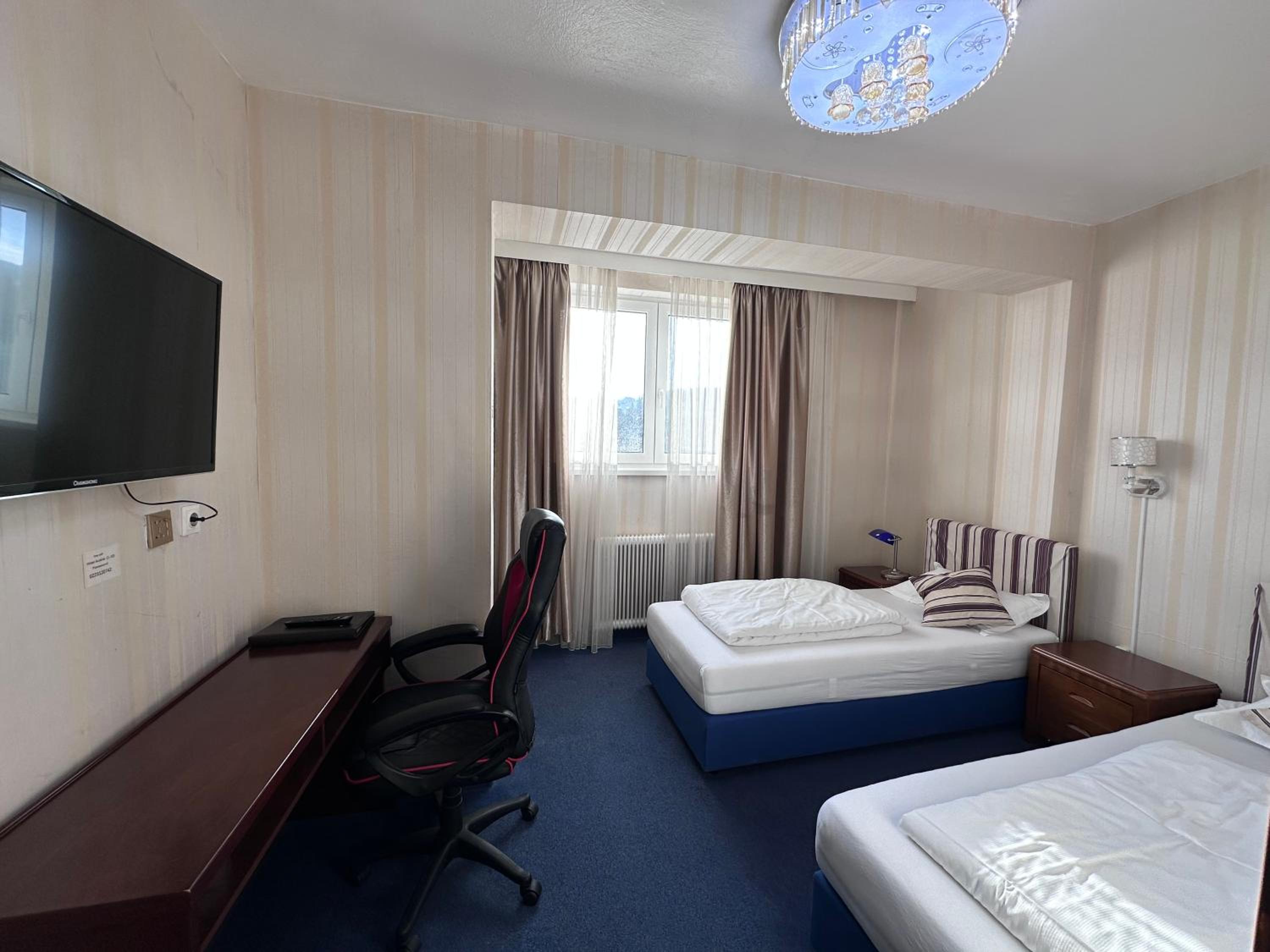 Double or Twin Room - Photo 6