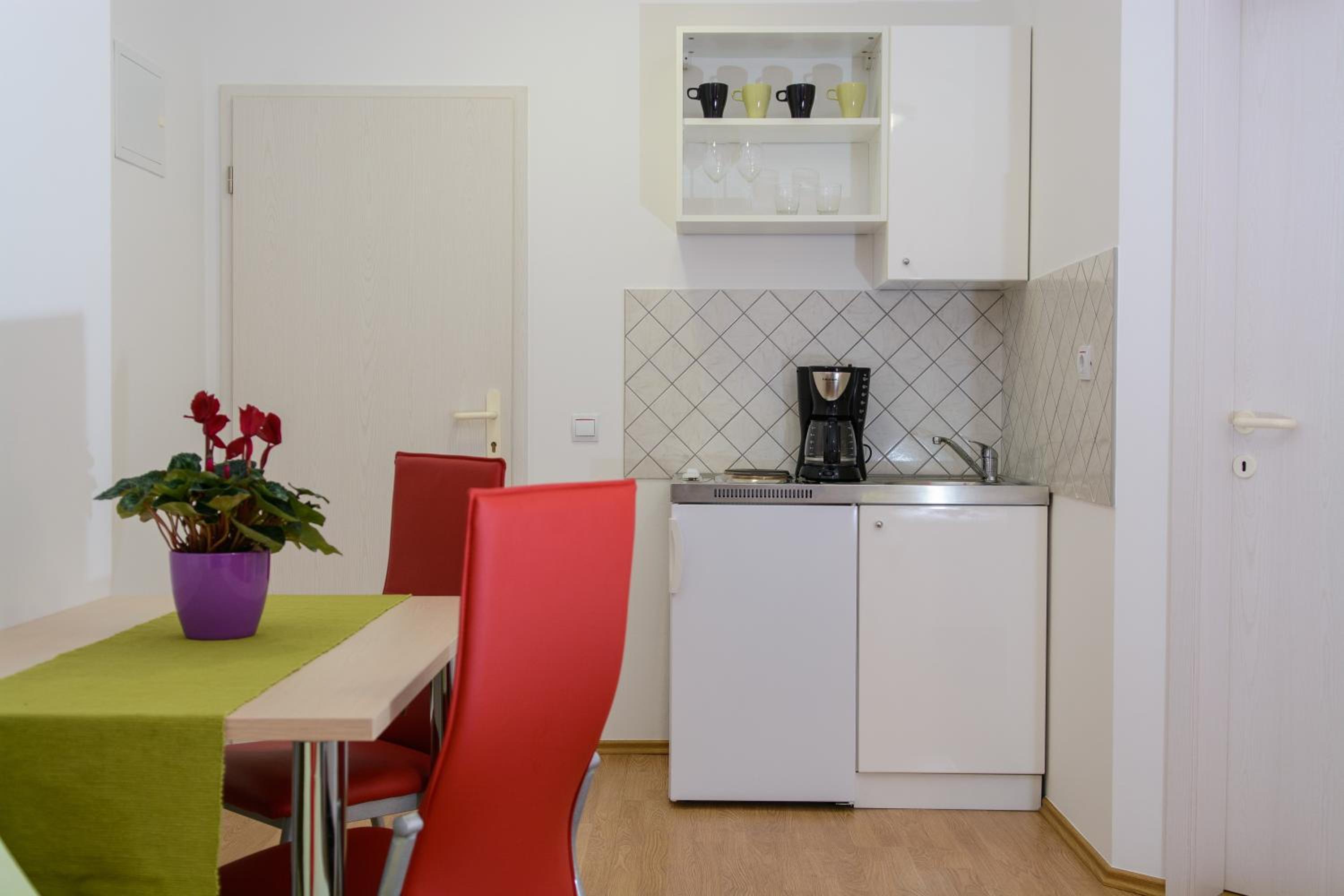 Studio Apartment with Sea View - Photo 3