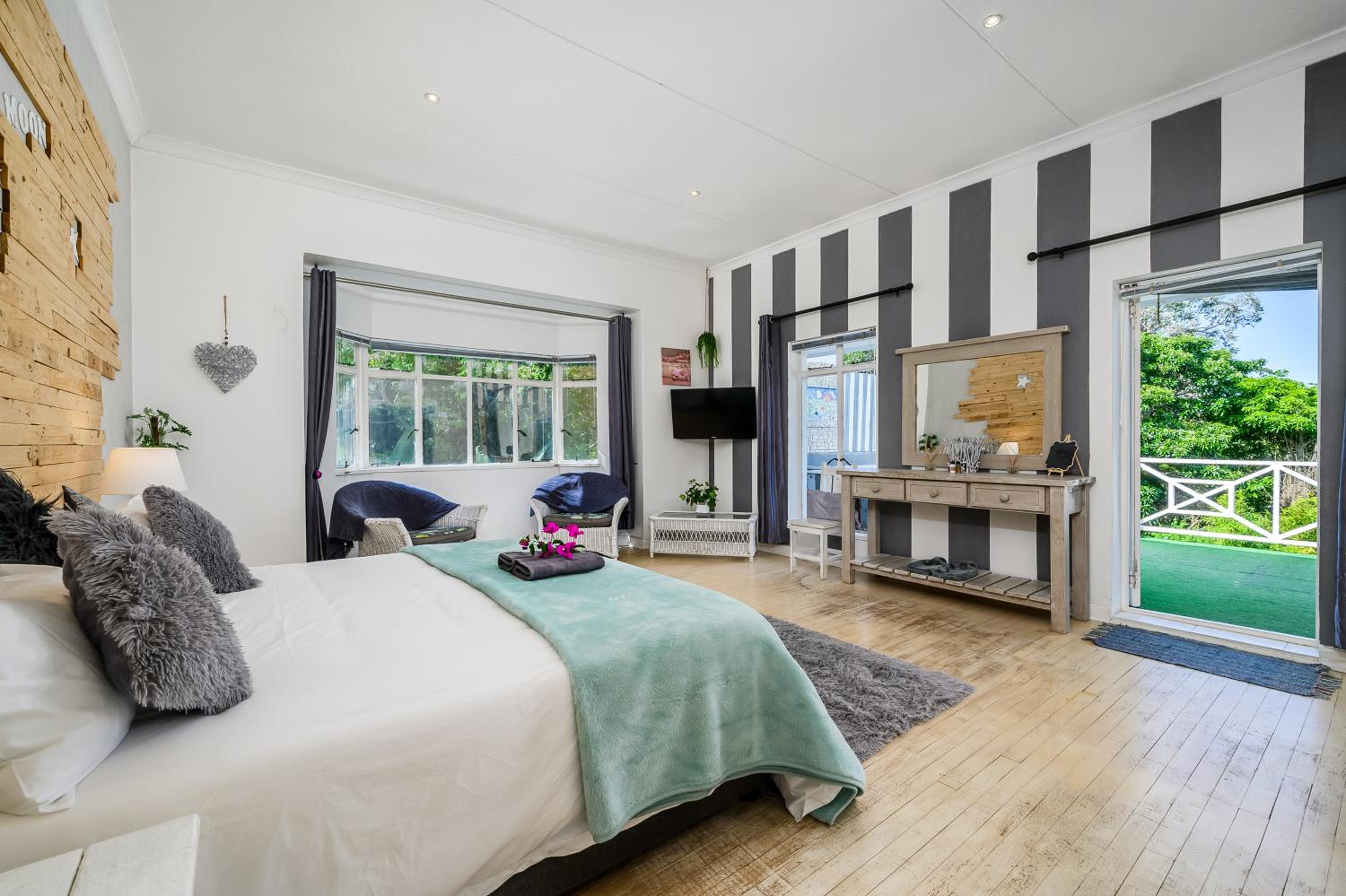 King Suite with Balcony photo 1