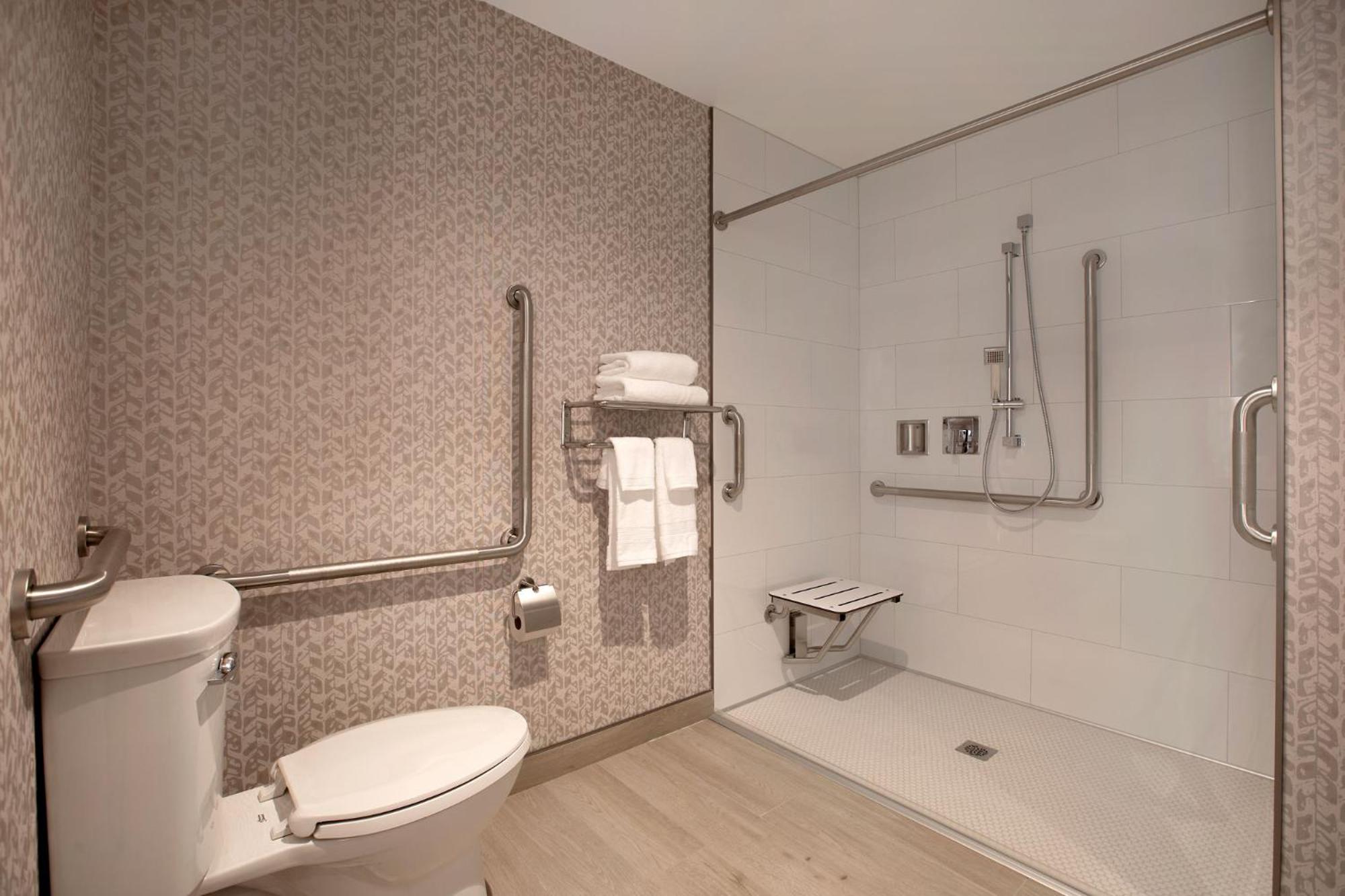 Accessible King - Casino View - Photo 2
