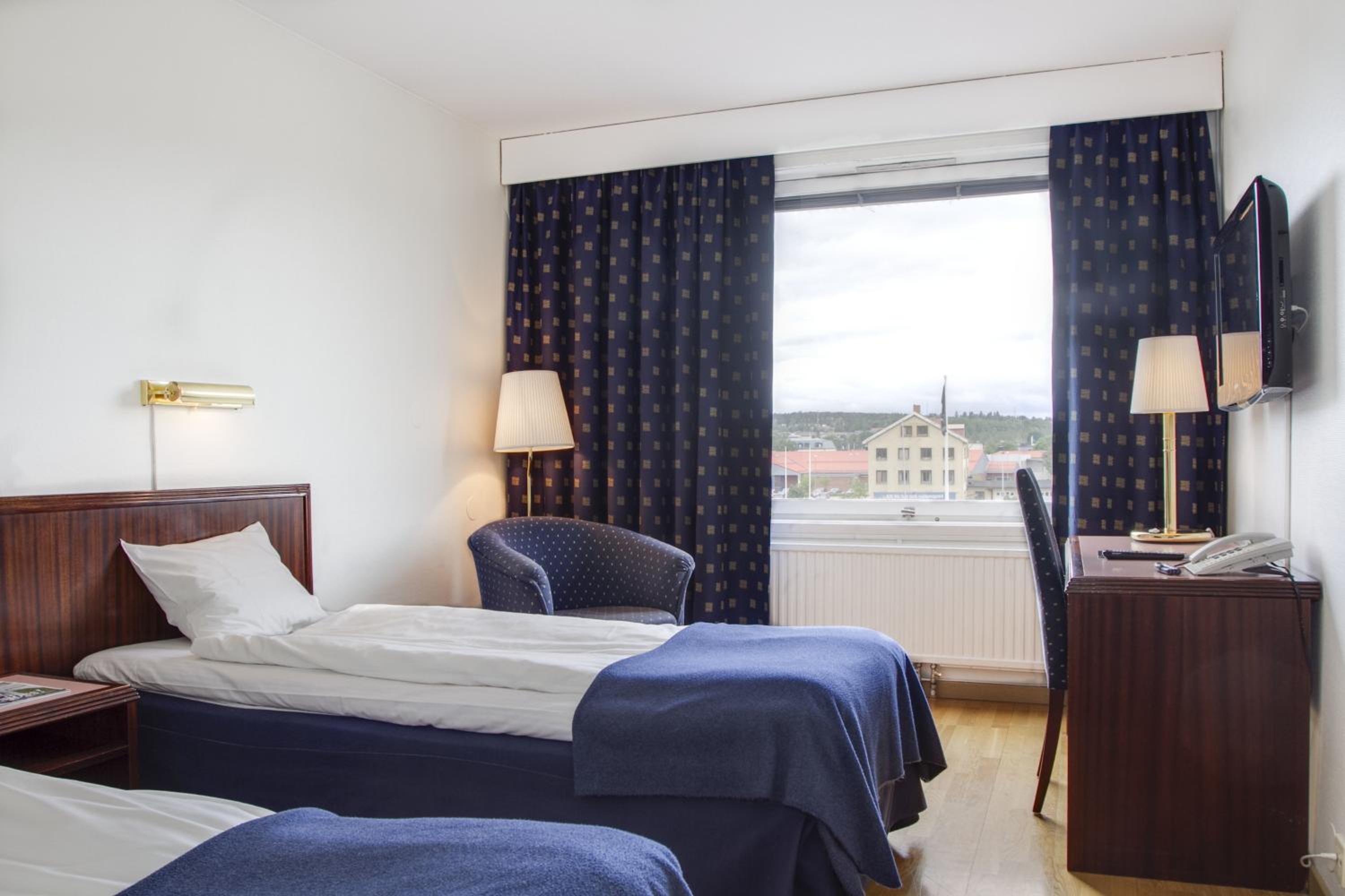 Standard Twin Room - Photo 4