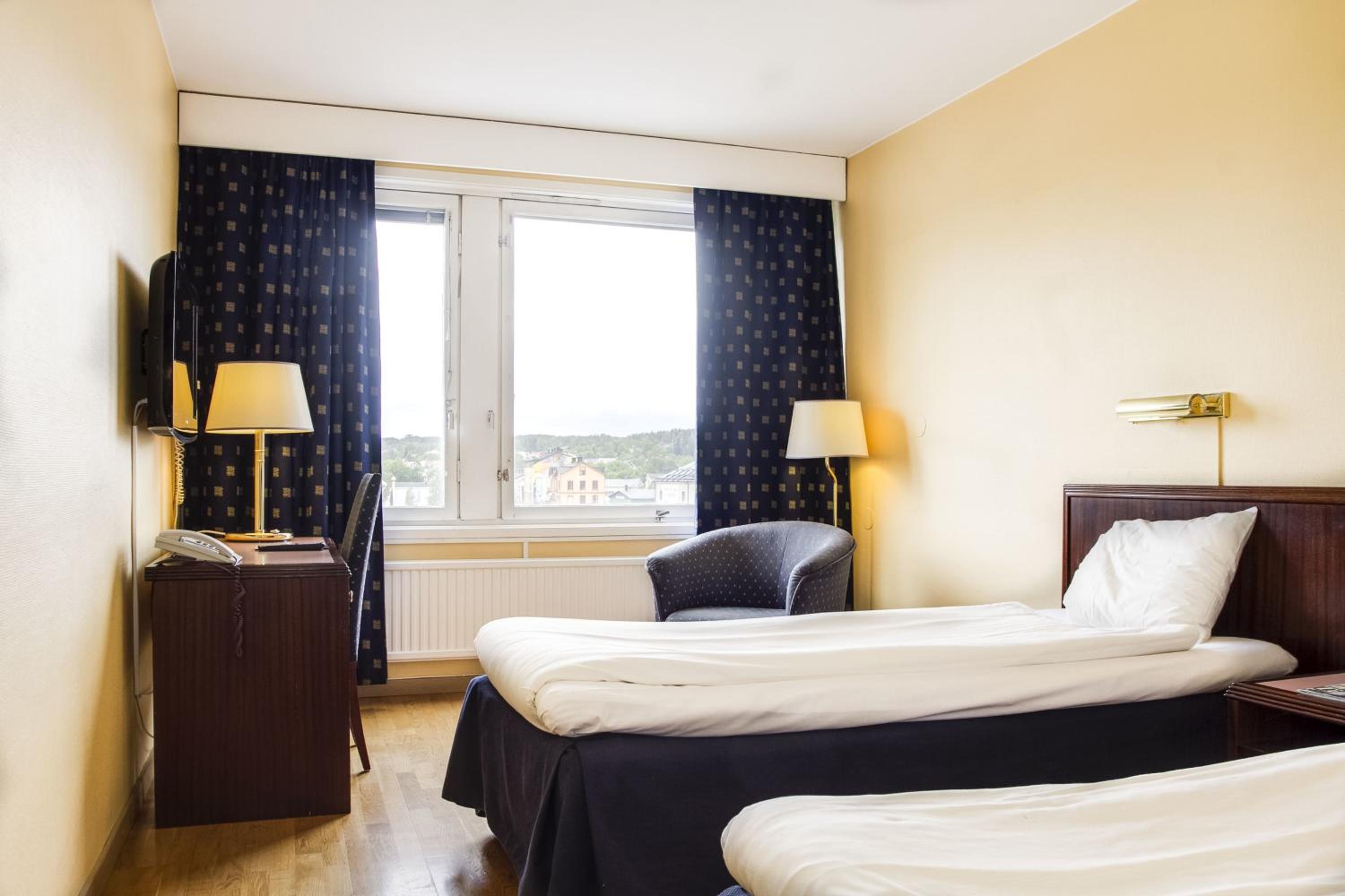 Standard Twin Room - Photo 3