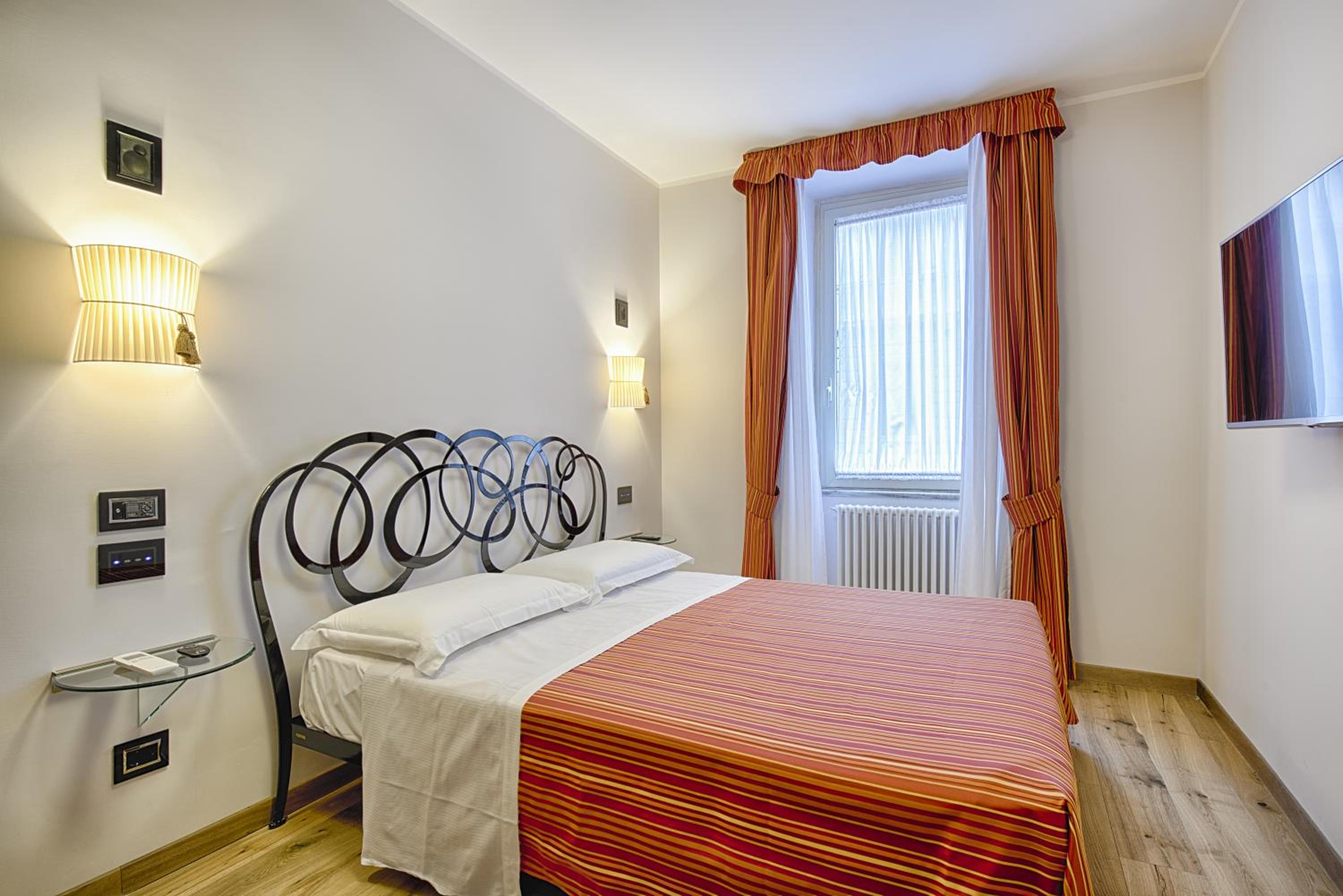Deluxe Room - Photo 8