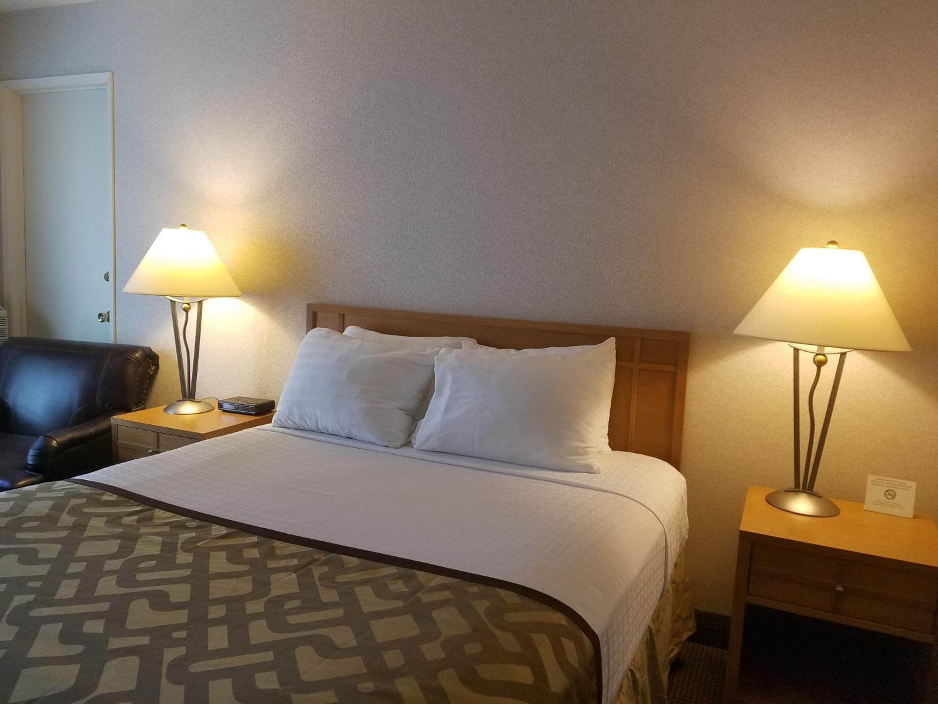 Room with One King Bed and One Queen Bed