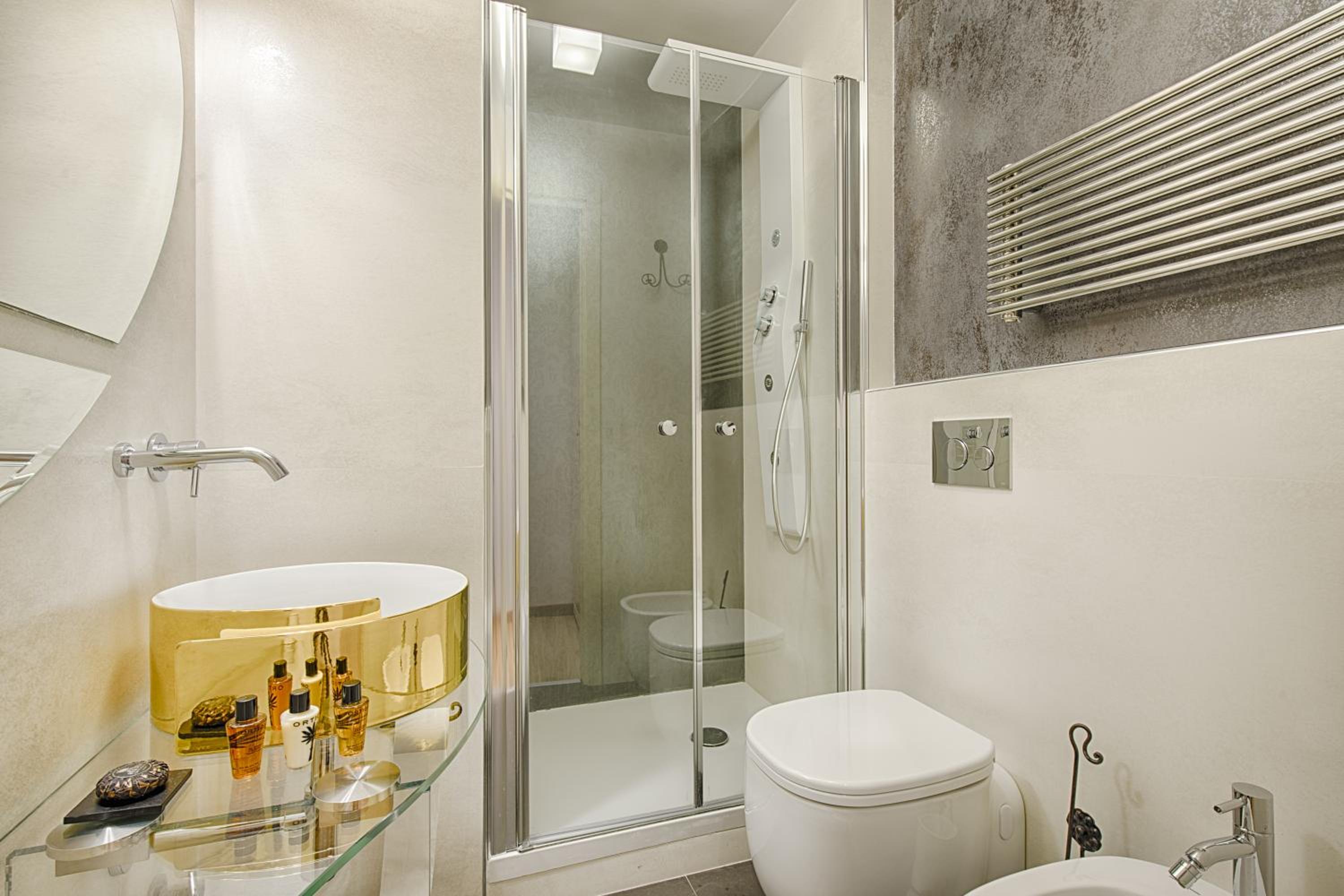 Deluxe Room - Photo 5