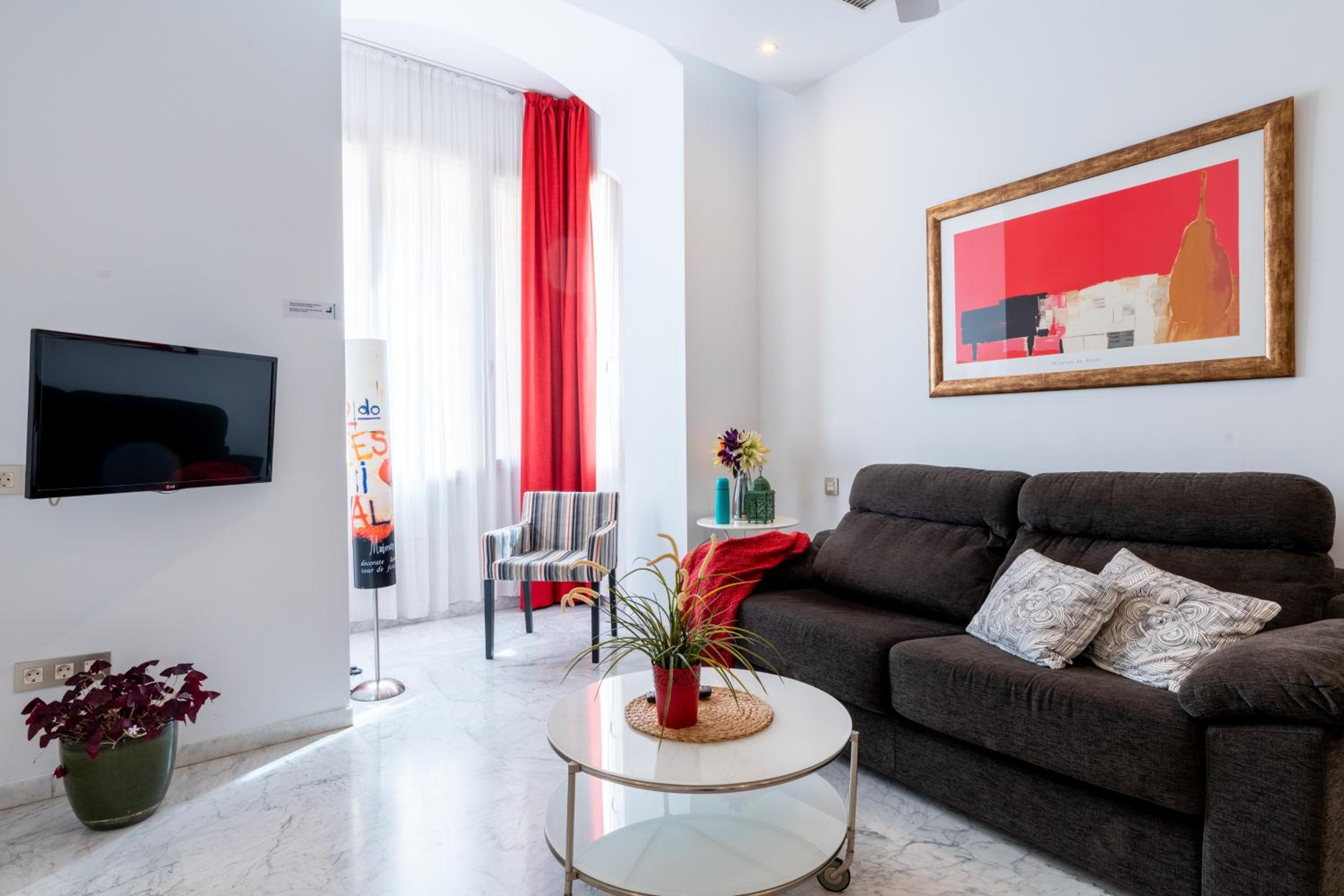 One-Bedroom Apartment - Photo 7