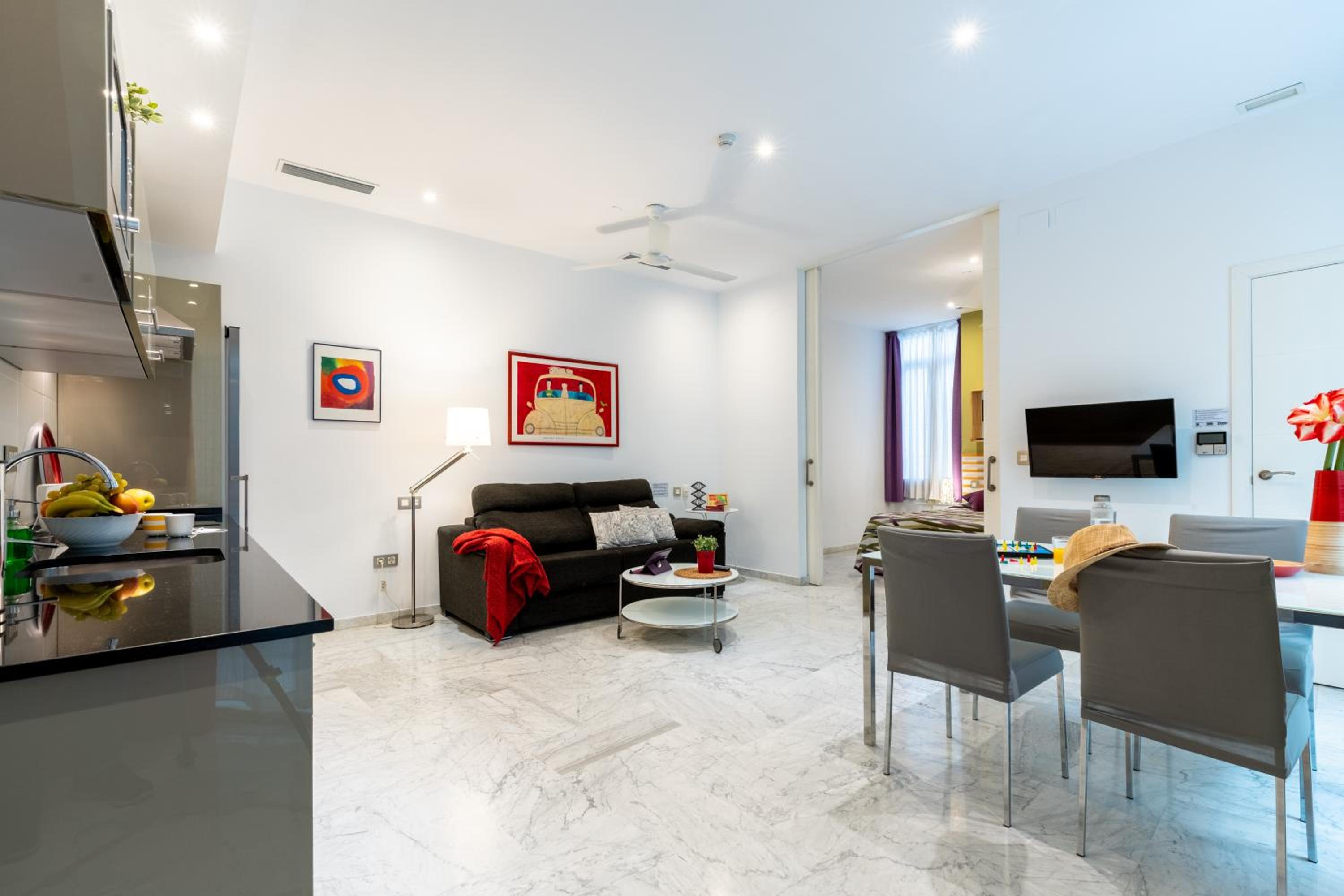One-Bedroom Apartment - Photo 3