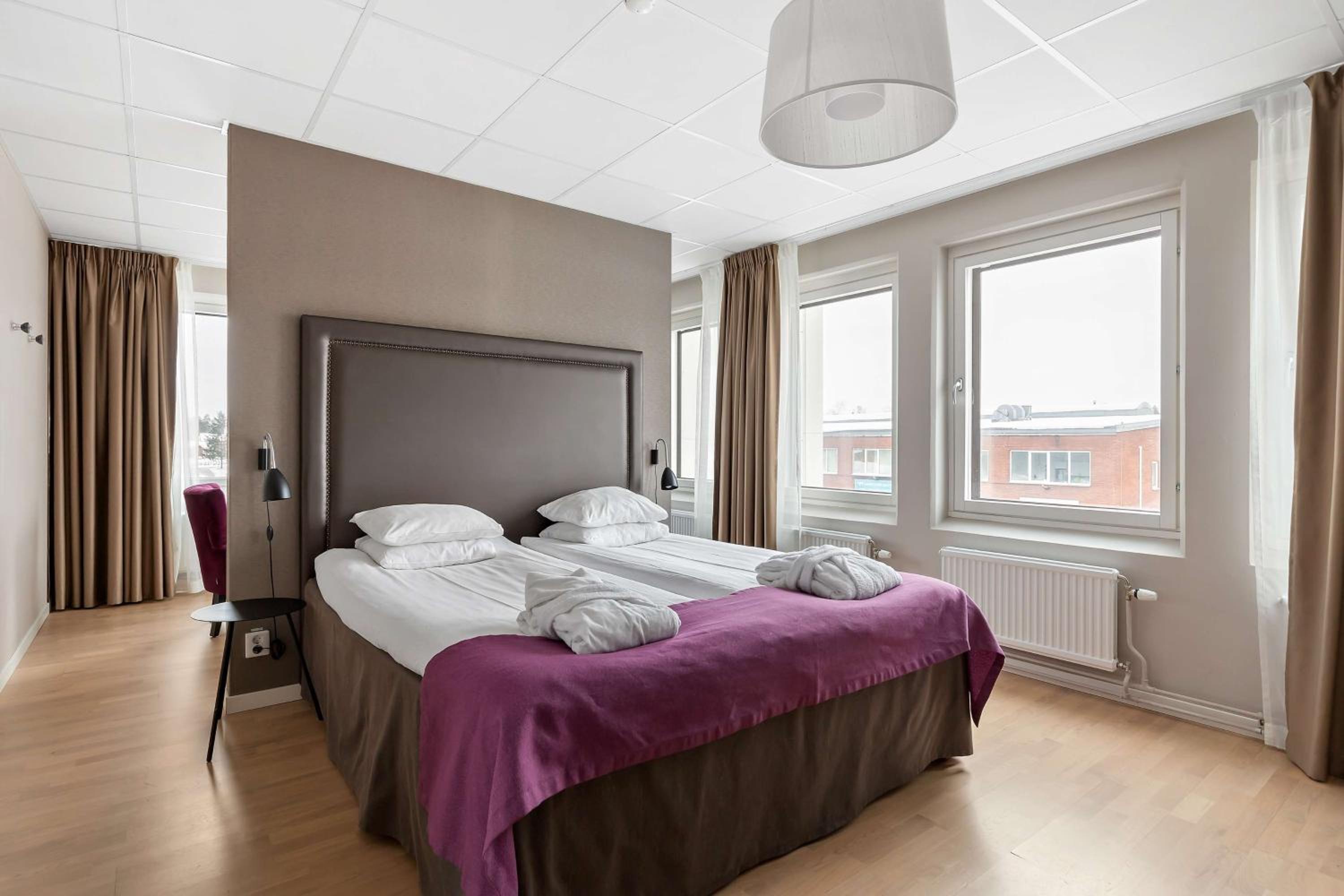 Deluxe King Room - Photo 1