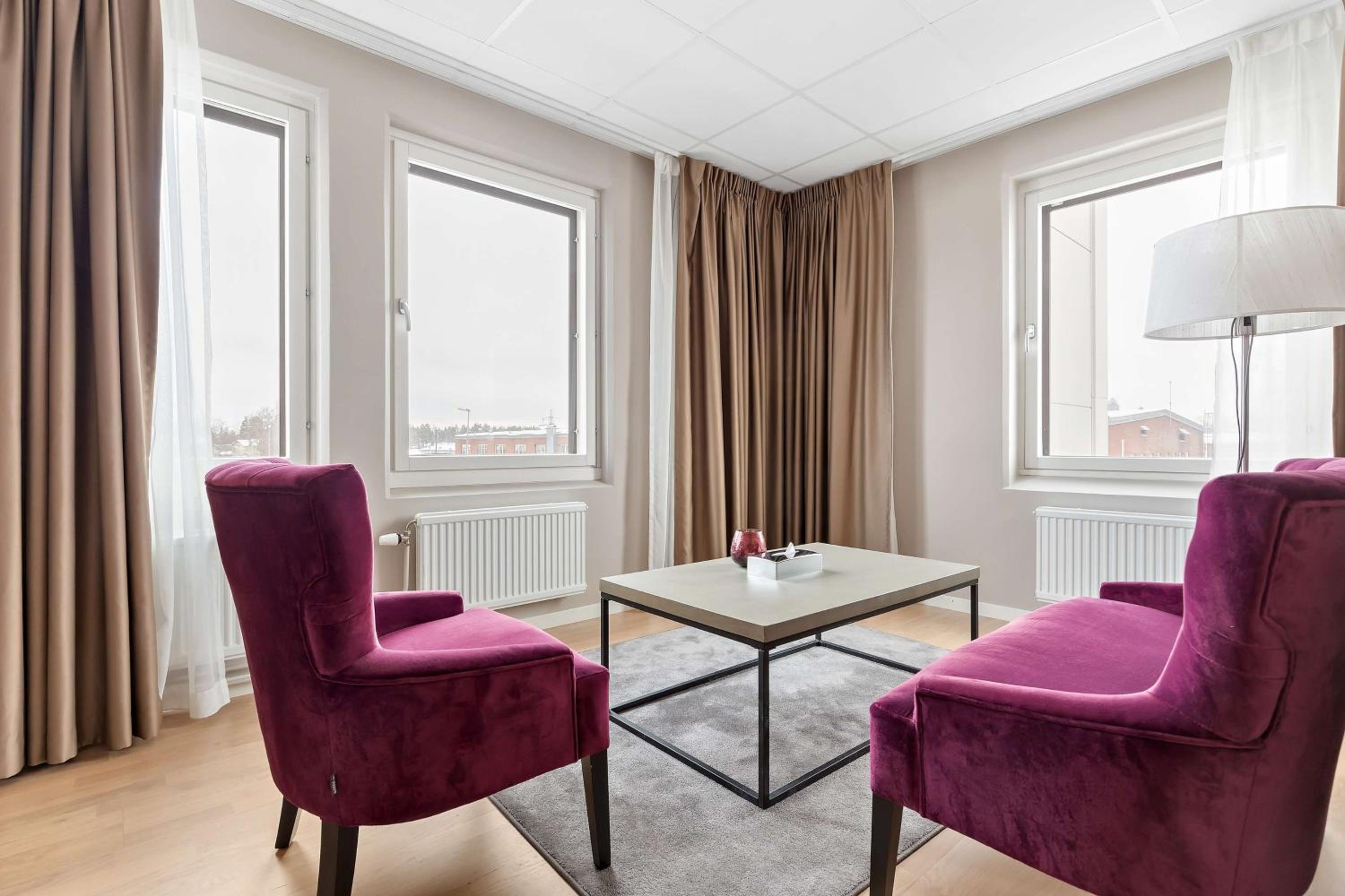 Deluxe King Room - Photo 6