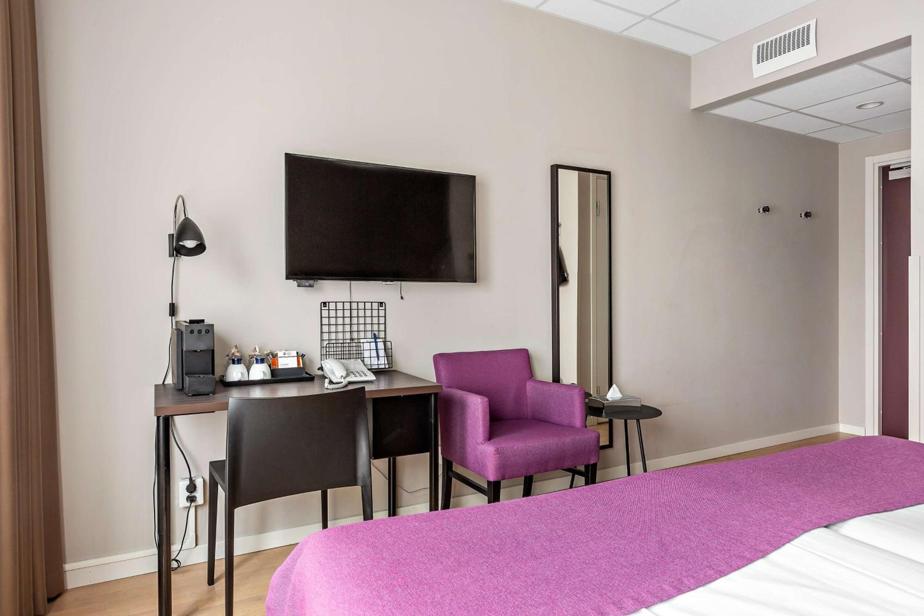 Standard King Room - Photo 2
