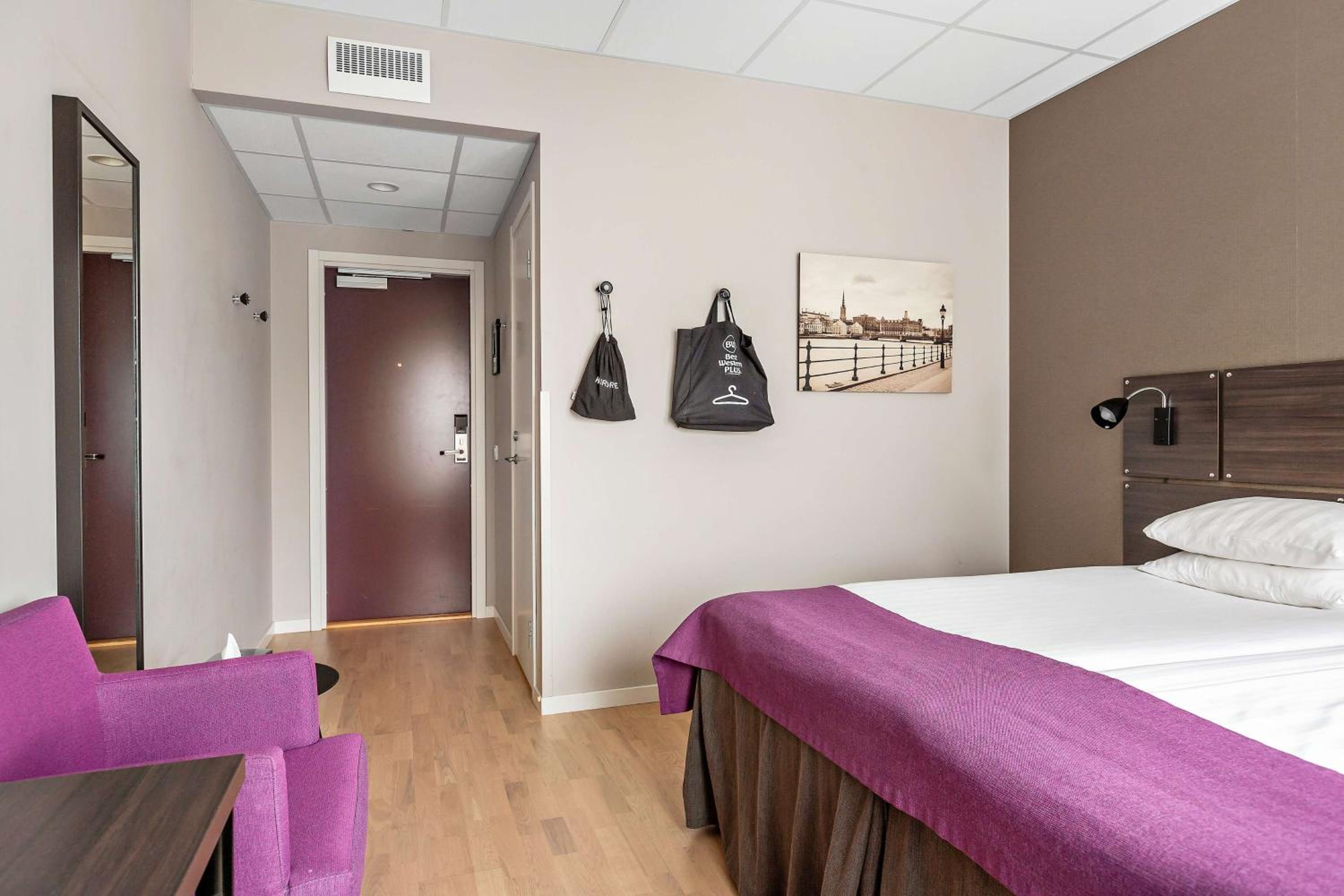 Standard King Room - Photo 3
