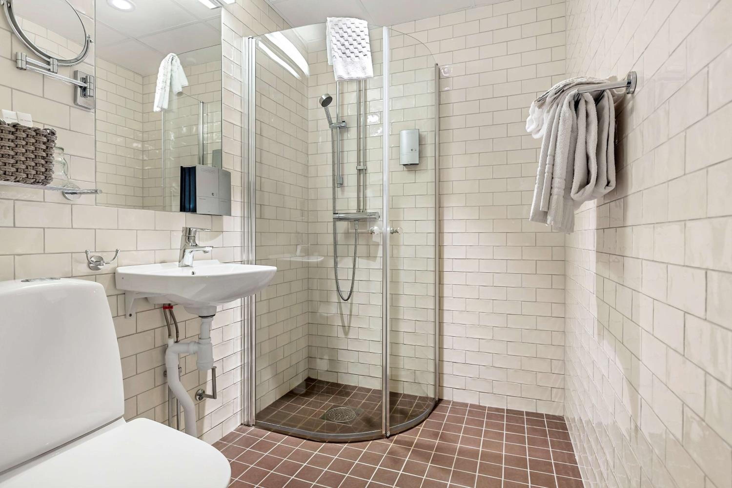 Standard Twin Room - Photo 19