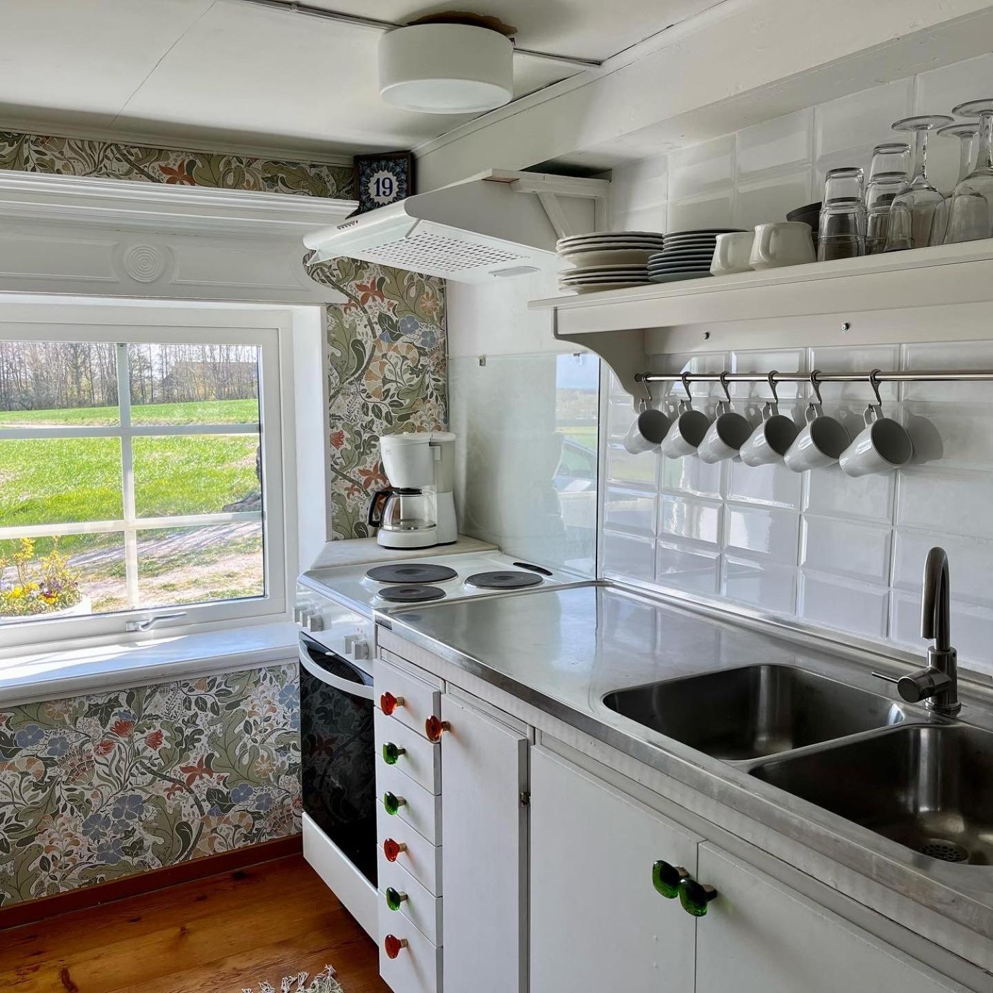 Two-Bedroom House - Photo 9