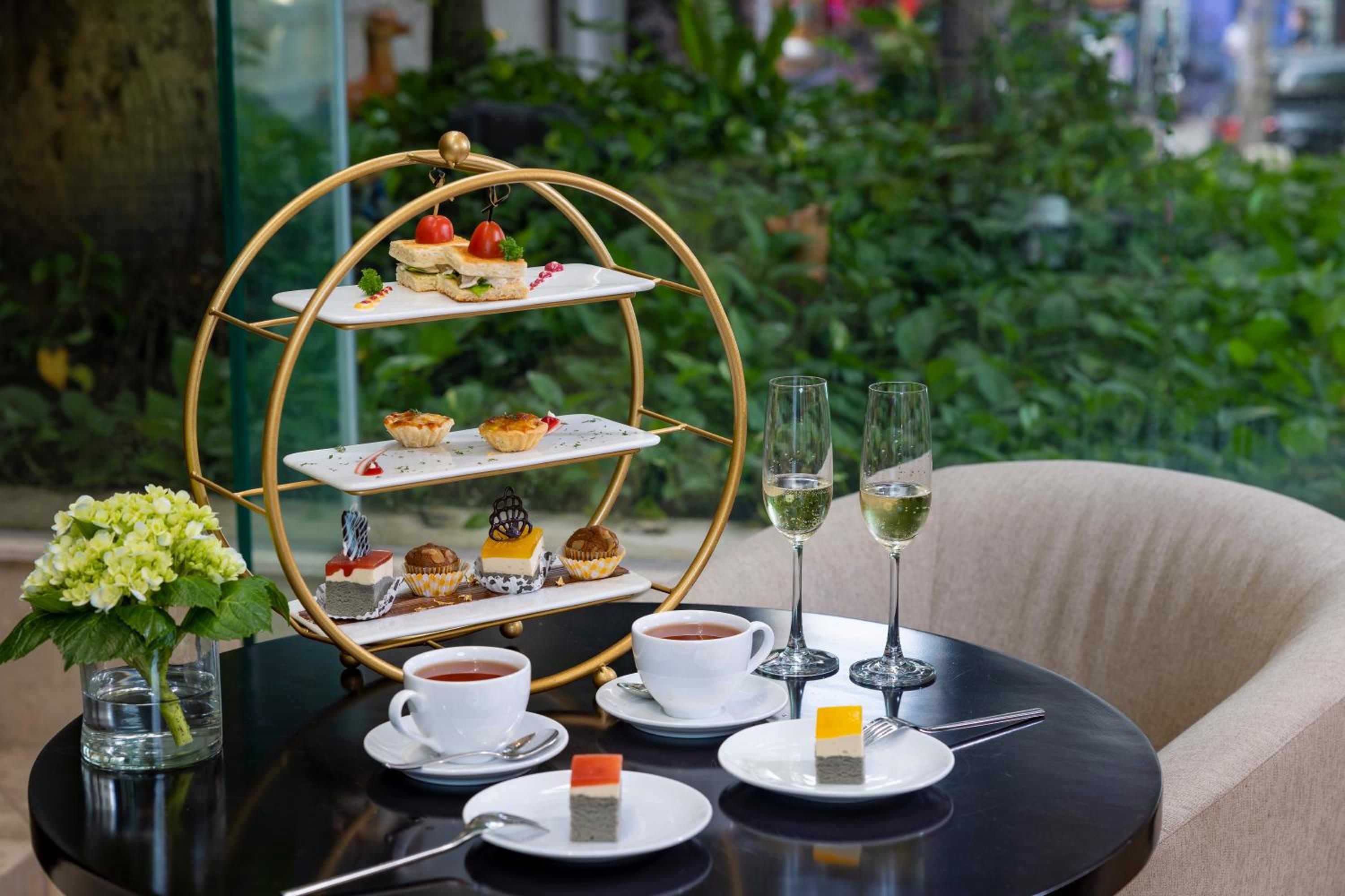 Executive Double Room with City View and daily afternoon tea photo 3