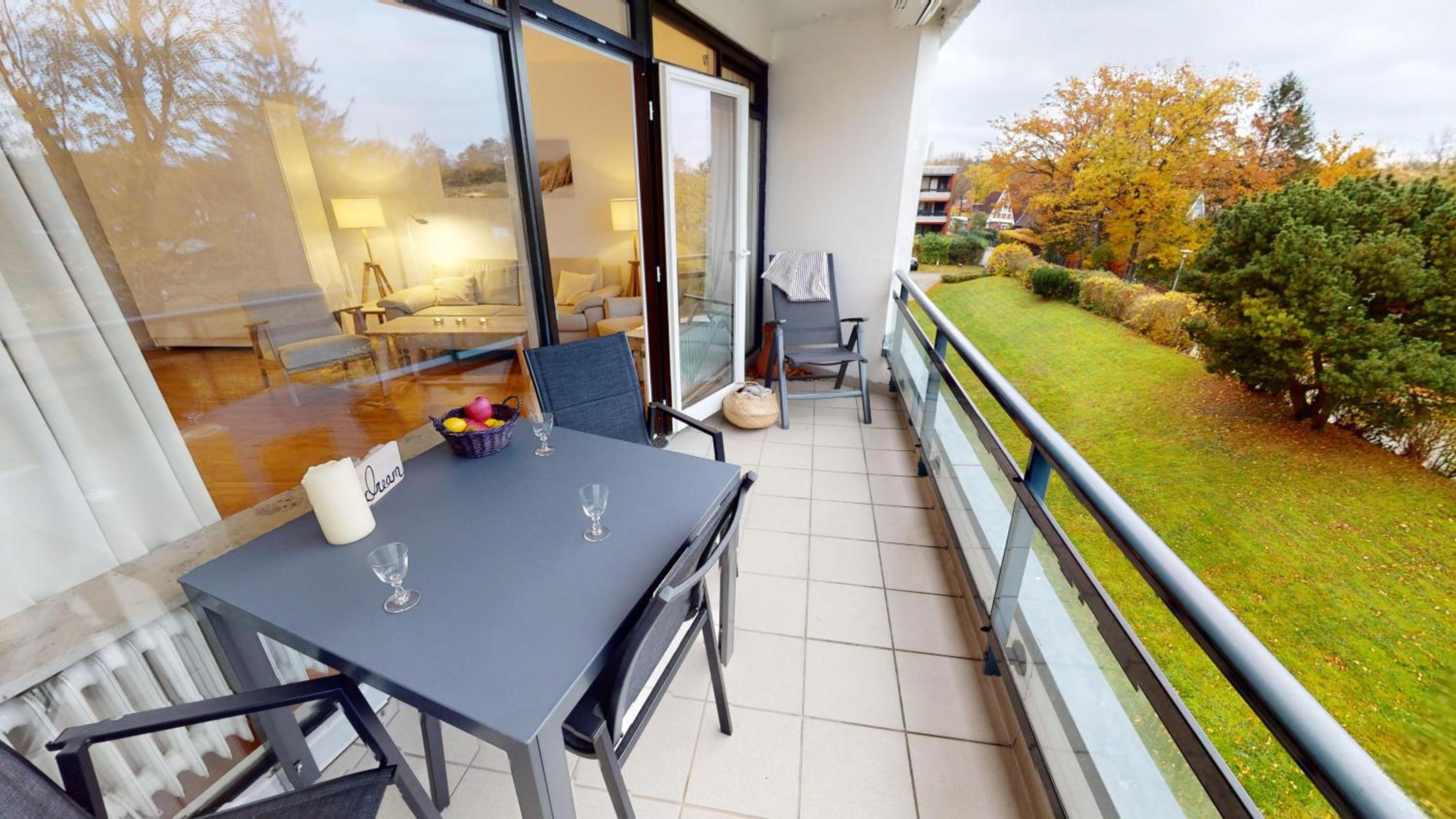 Apartment with Balcony photo 3