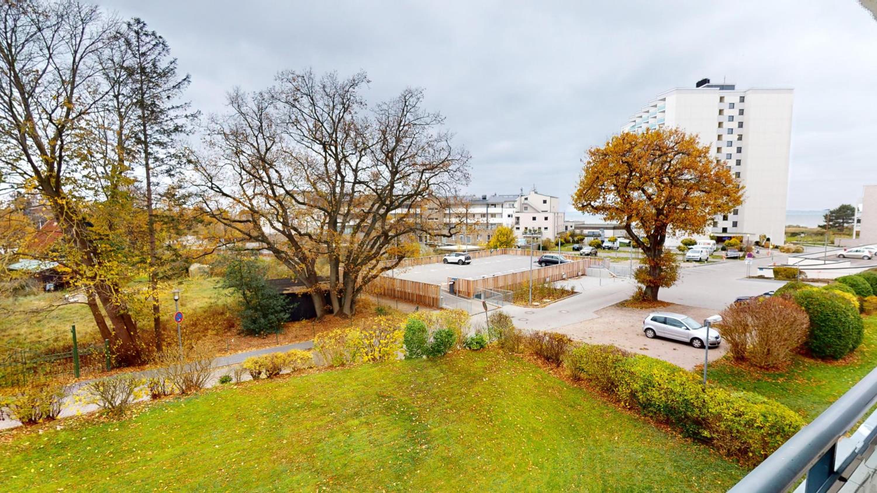 Apartment with Balcony photo 2