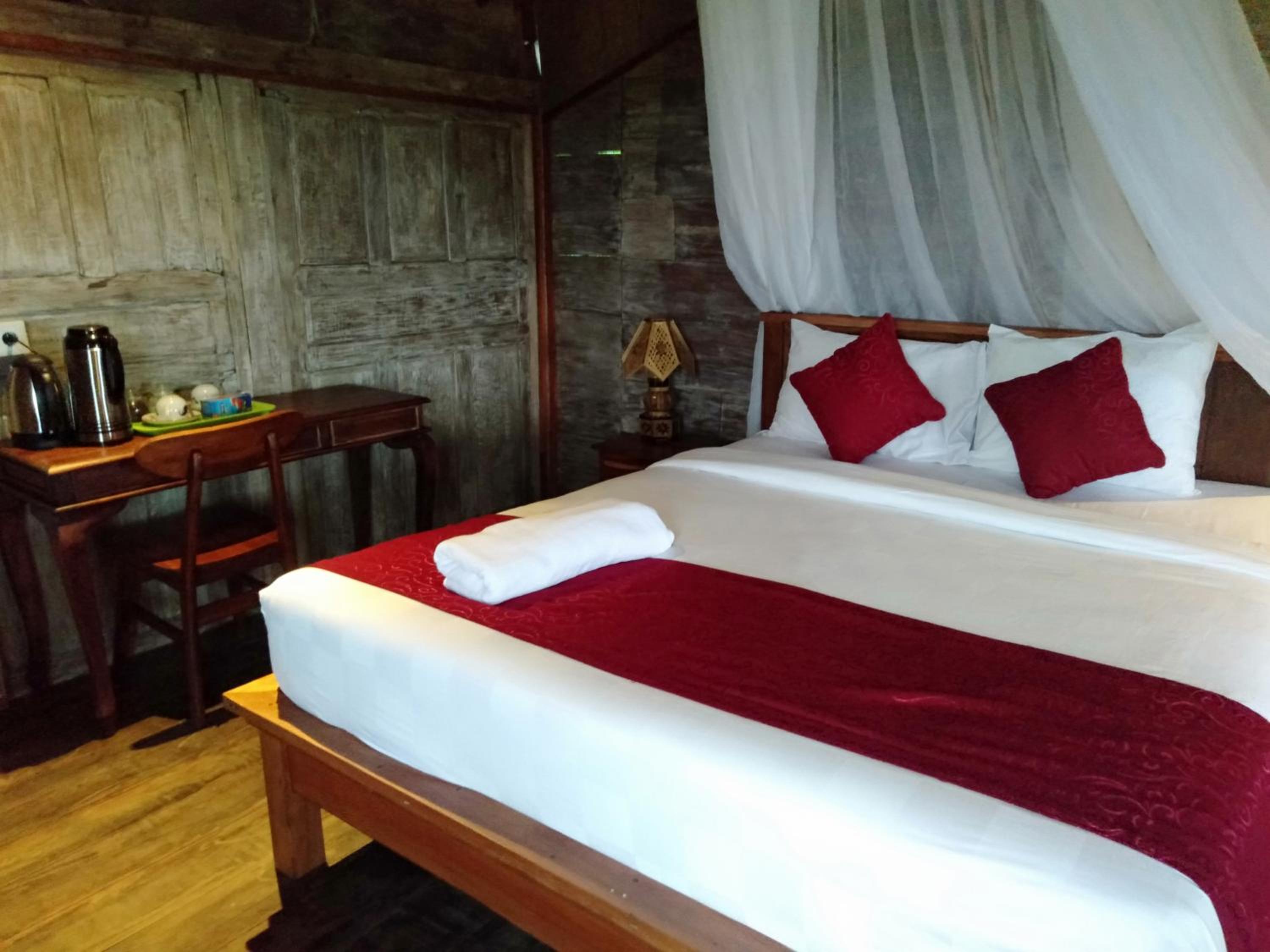 King Room with Balcony - Photo 33