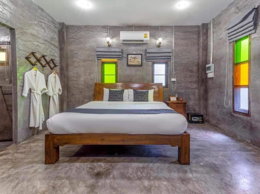 Deluxe Double or Twin Room with Mountain View